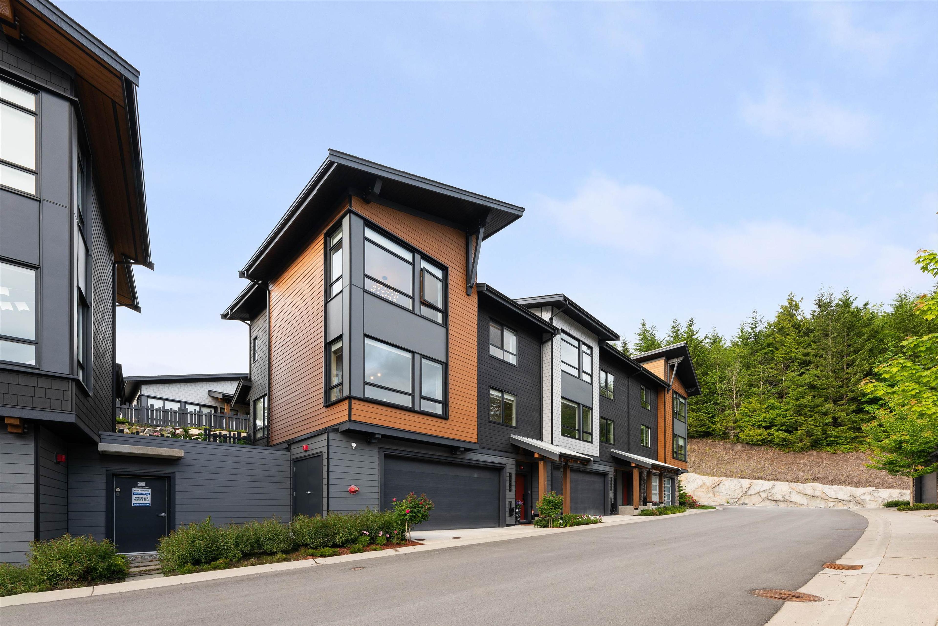 41204 Highline Place, Squamish - Exteriors - Full Complex View - Photo 5