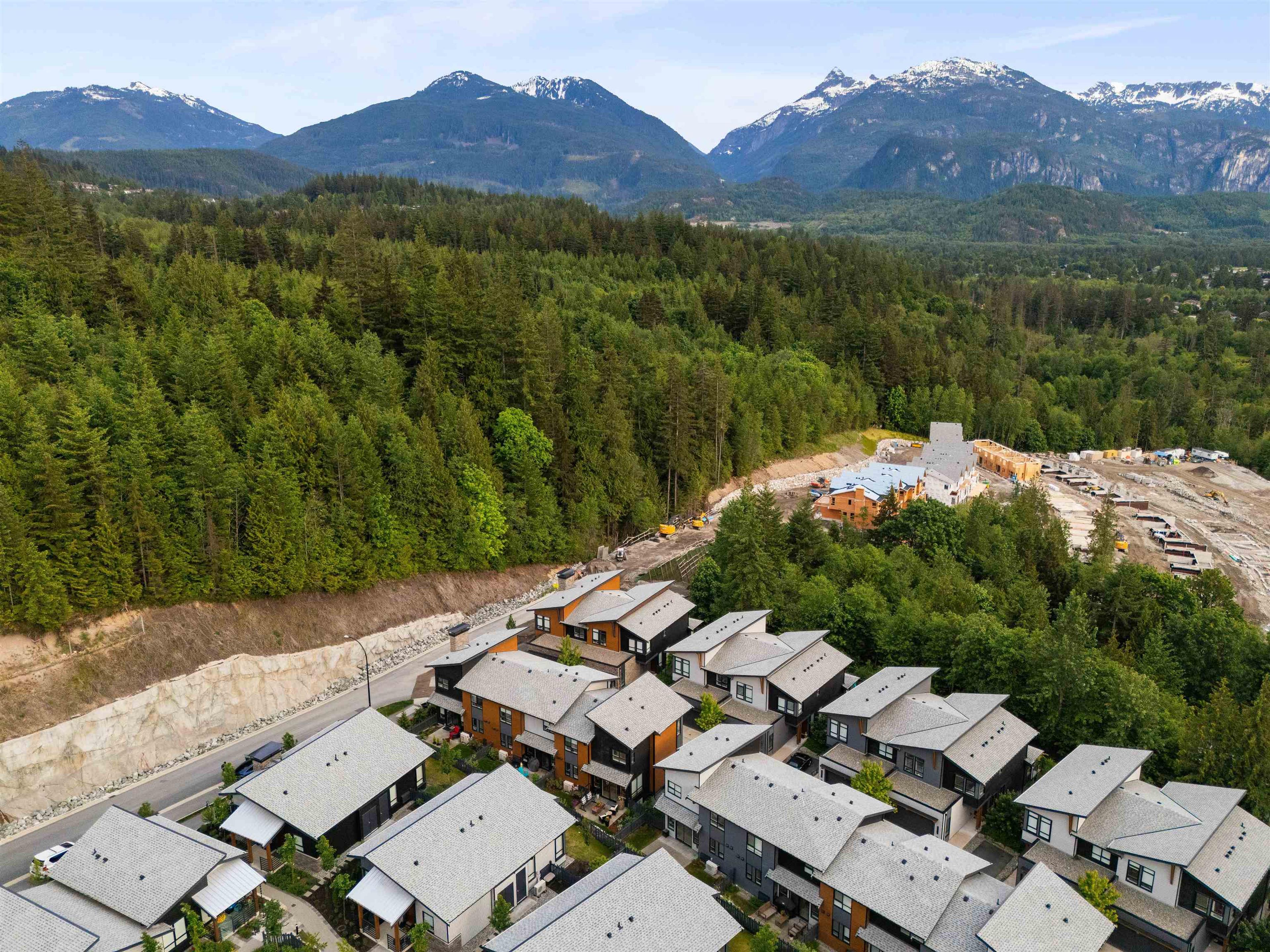 41204 Highline Place, Squamish - Exteriors - Full Complex View, Drone/Aerial View - Photo 6