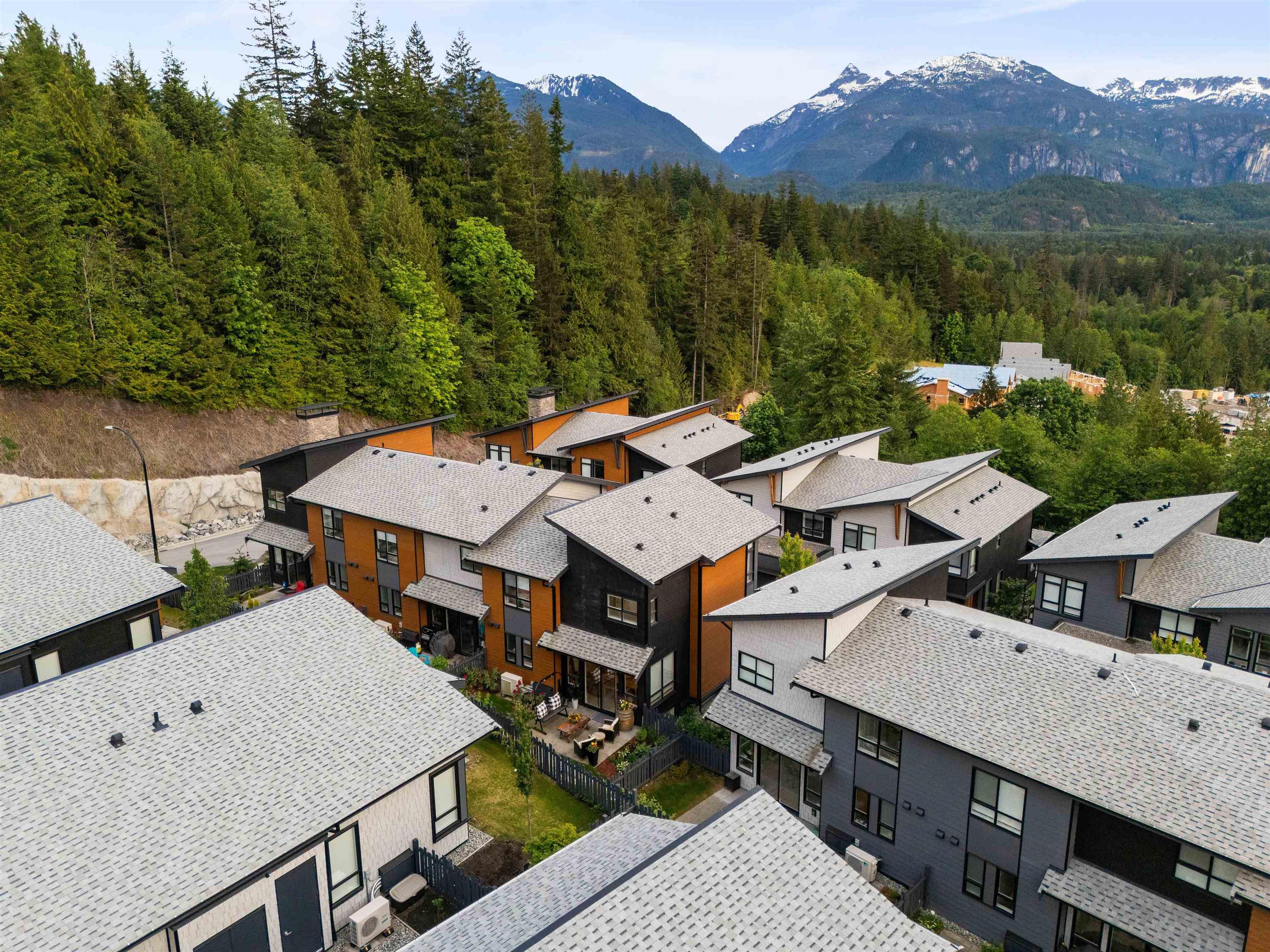 41204 Highline Place, Squamish - Exteriors - Full Complex View, Drone/Aerial View - Photo 7