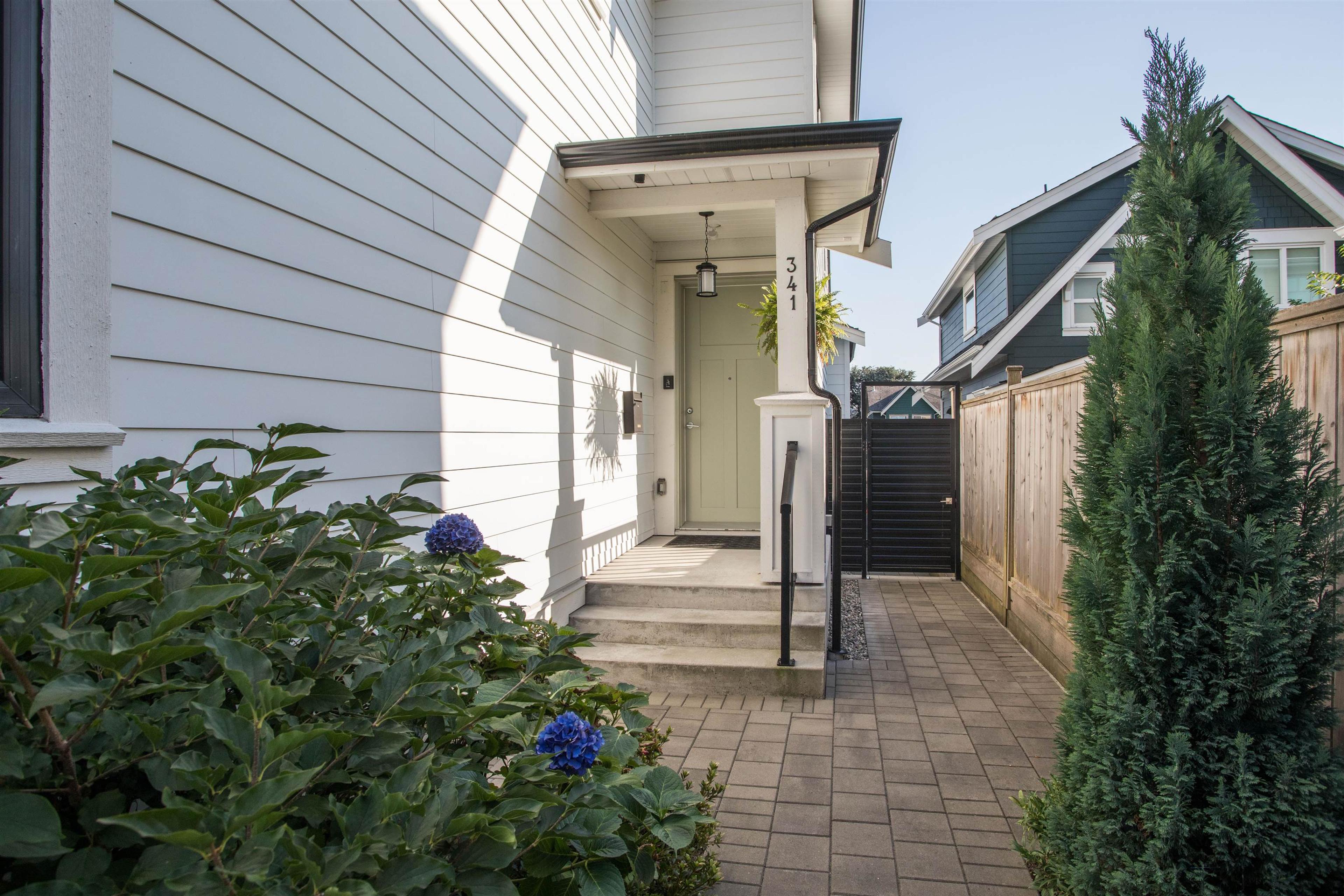 341 E 13th Street, North Vancouver - Exteriors - Photo 2