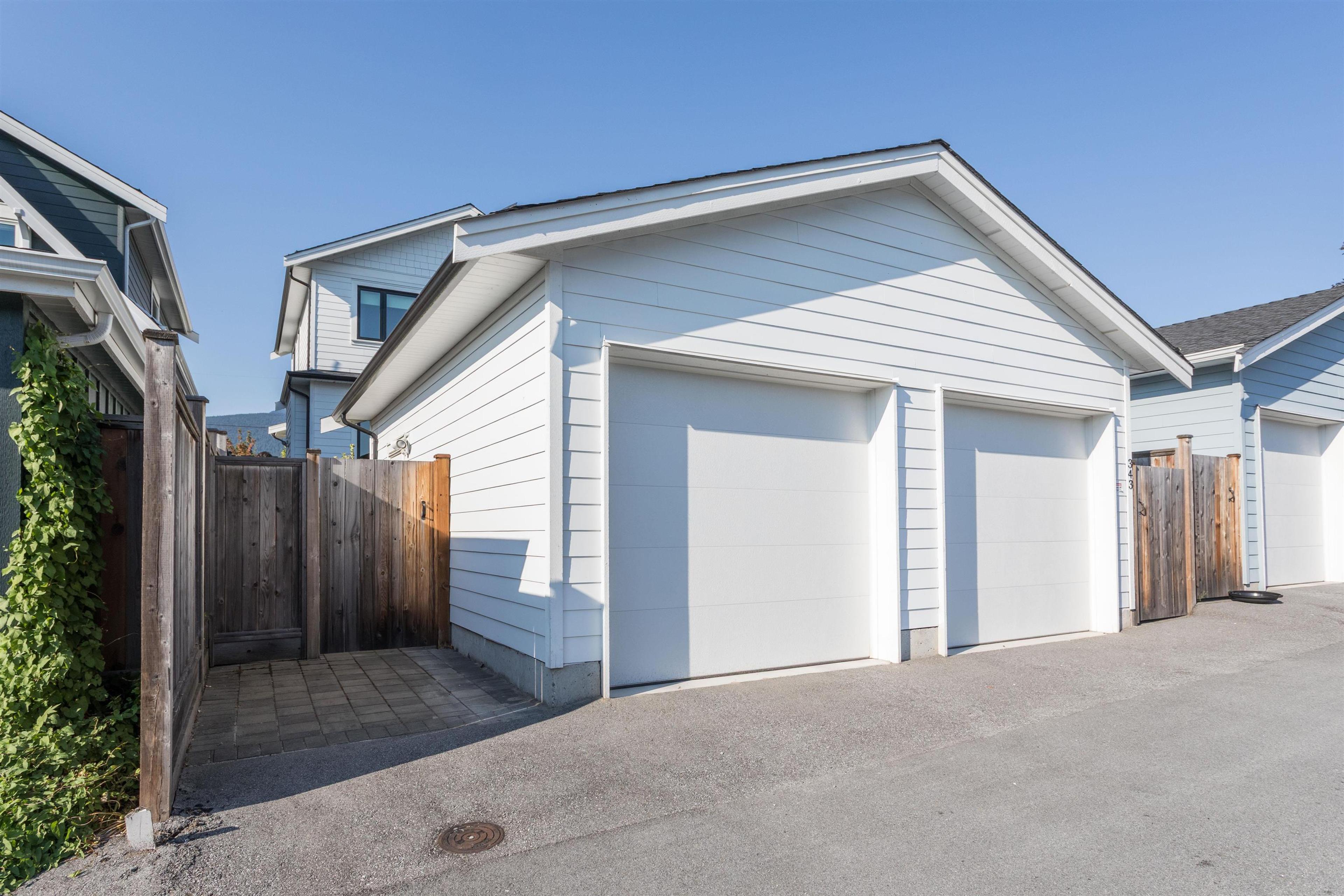 341 E 13th Street, North Vancouver - Exteriors - Photo 3