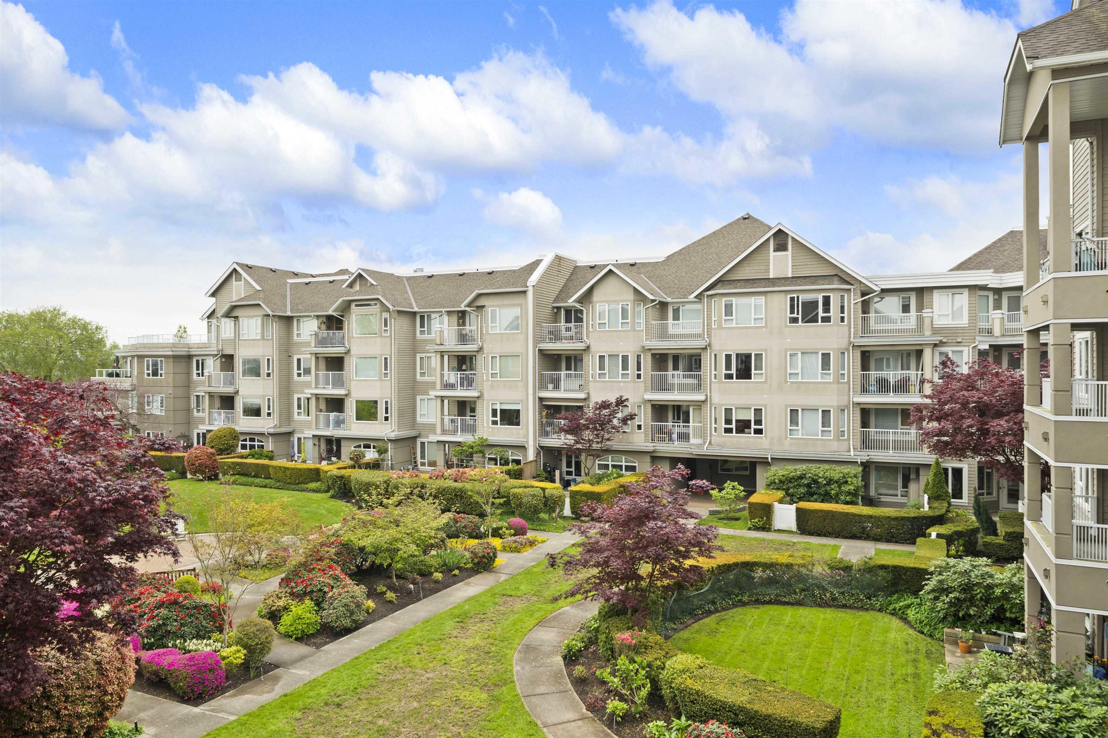 5888 Dover Crescent, Richmond - Exteriors - Full Complex View - Photo 1