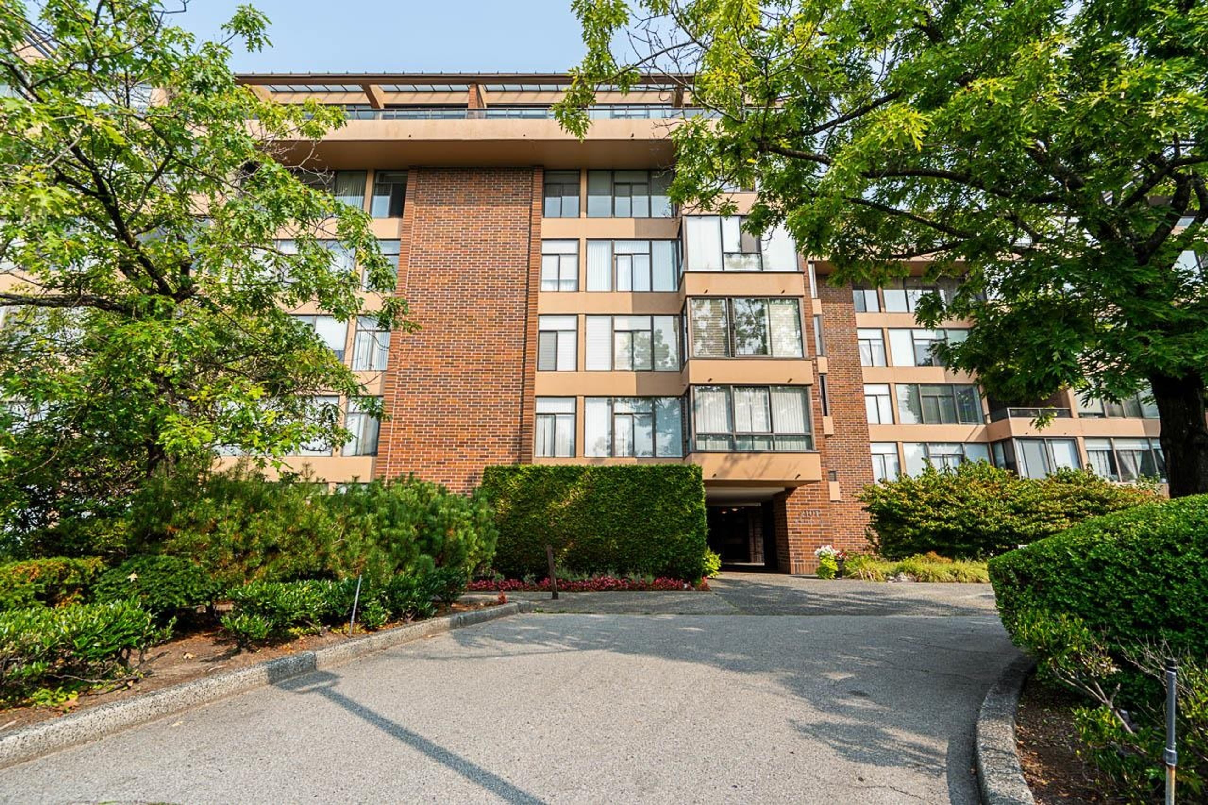 2101 Mcmullen Avenue, Vancouver - Exteriors - Photo 2