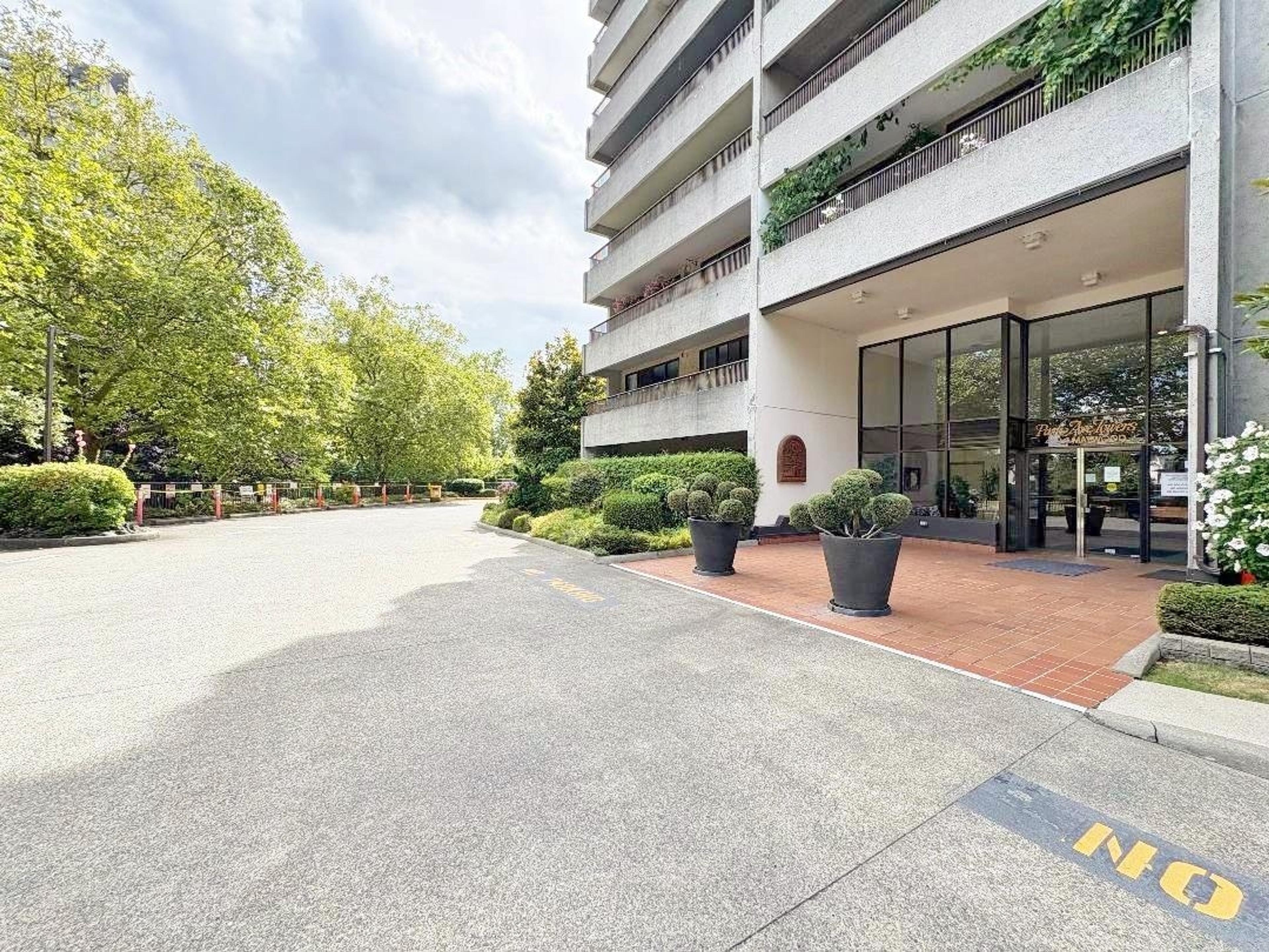 4134 Maywood Street, Burnaby - Exteriors - Photo 2