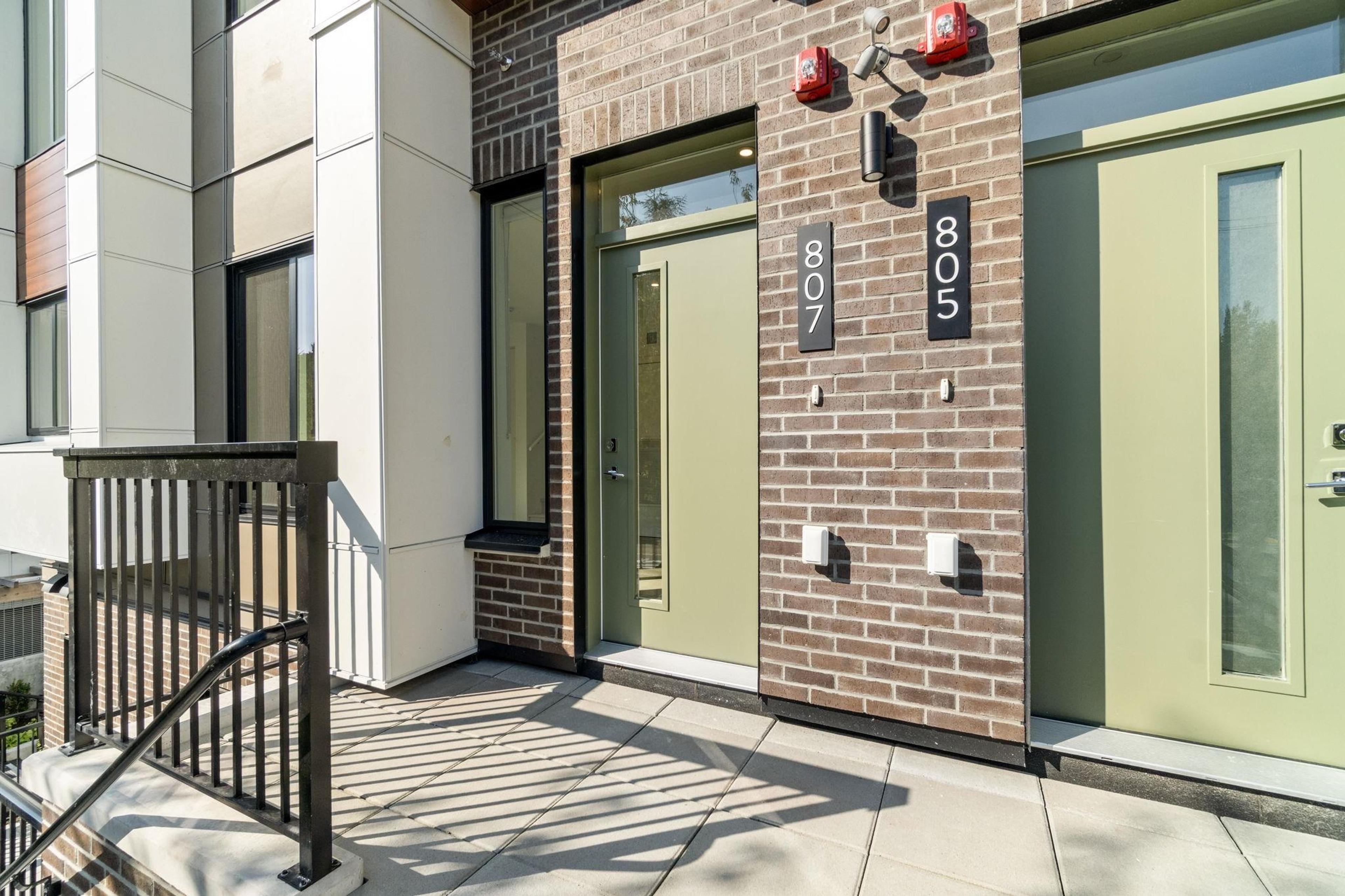 807 W 33rd Avenue, Vancouver - Exteriors - Photo 1