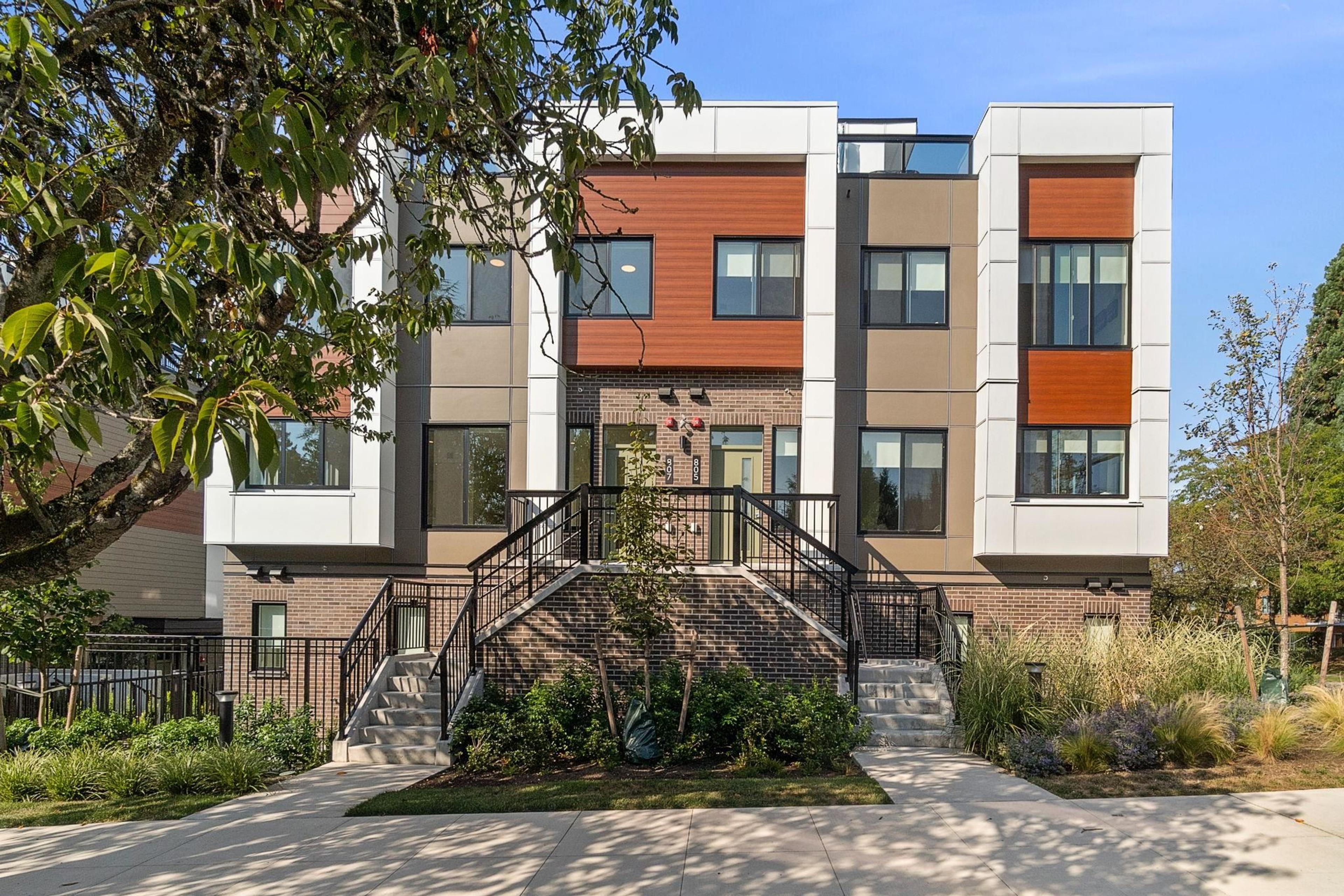 807 W 33rd Avenue, Vancouver - Exteriors - Full Complex View - Photo 2