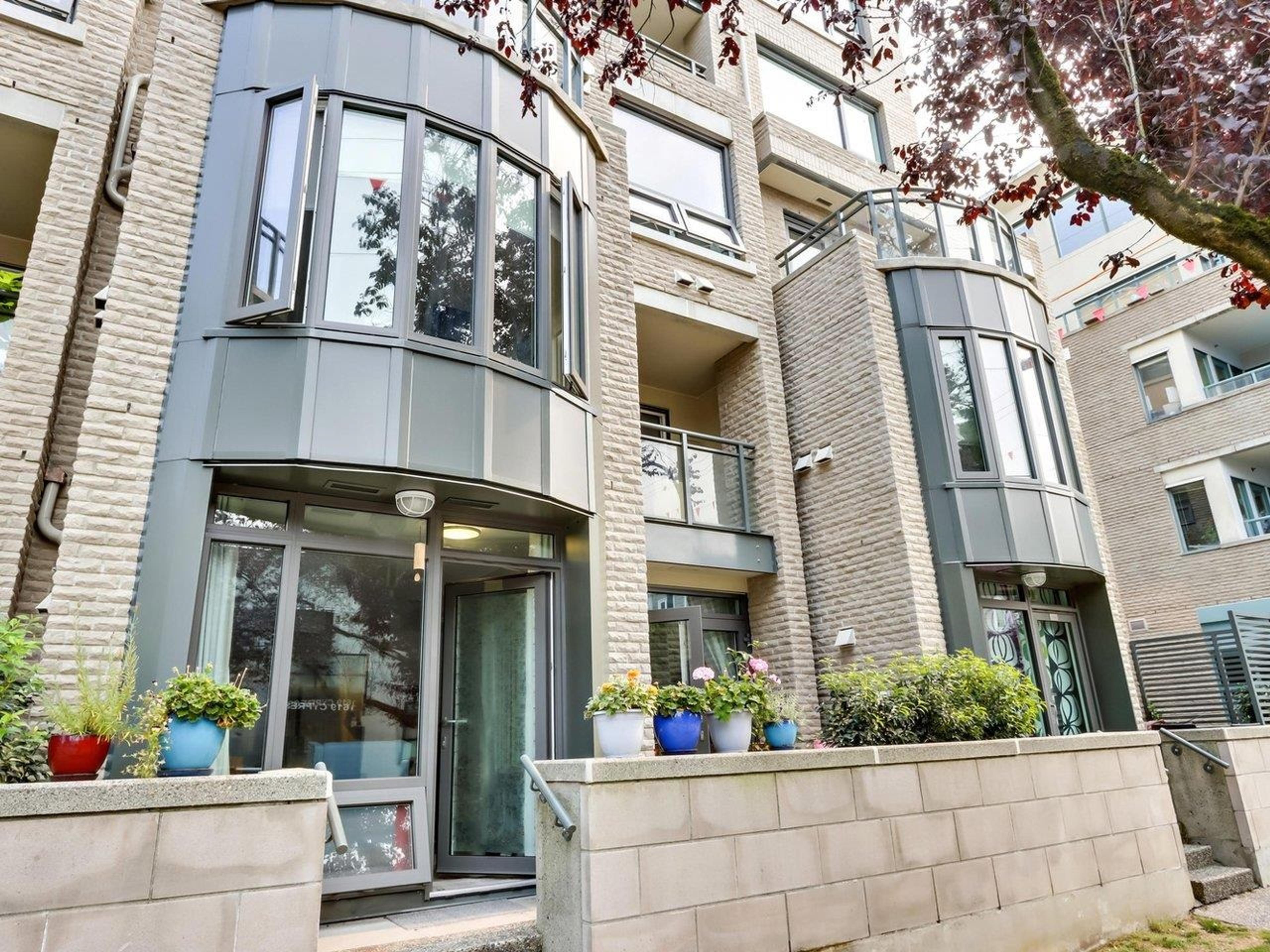 1888 York Avenue, Vancouver - Exteriors - Photo 1