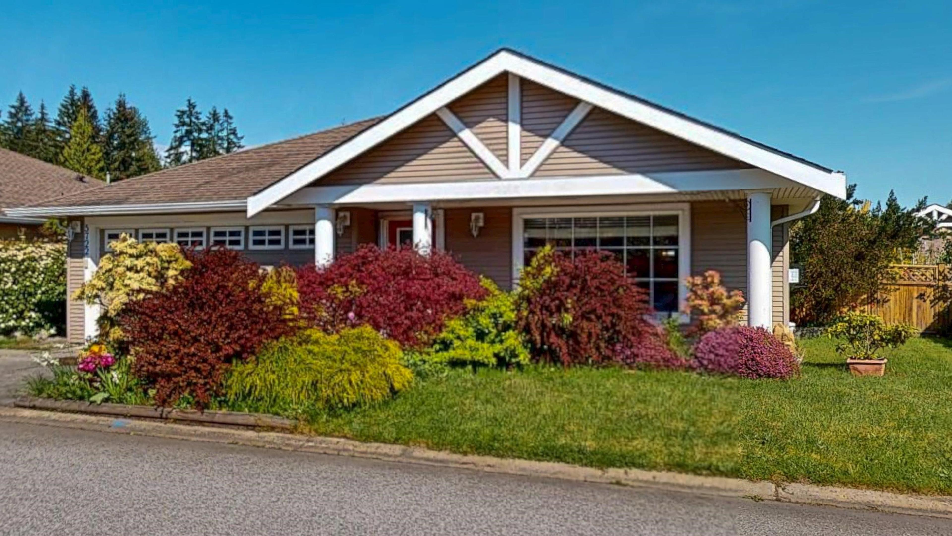 5688 Louise Way, Sechelt - Exteriors - Photo 2