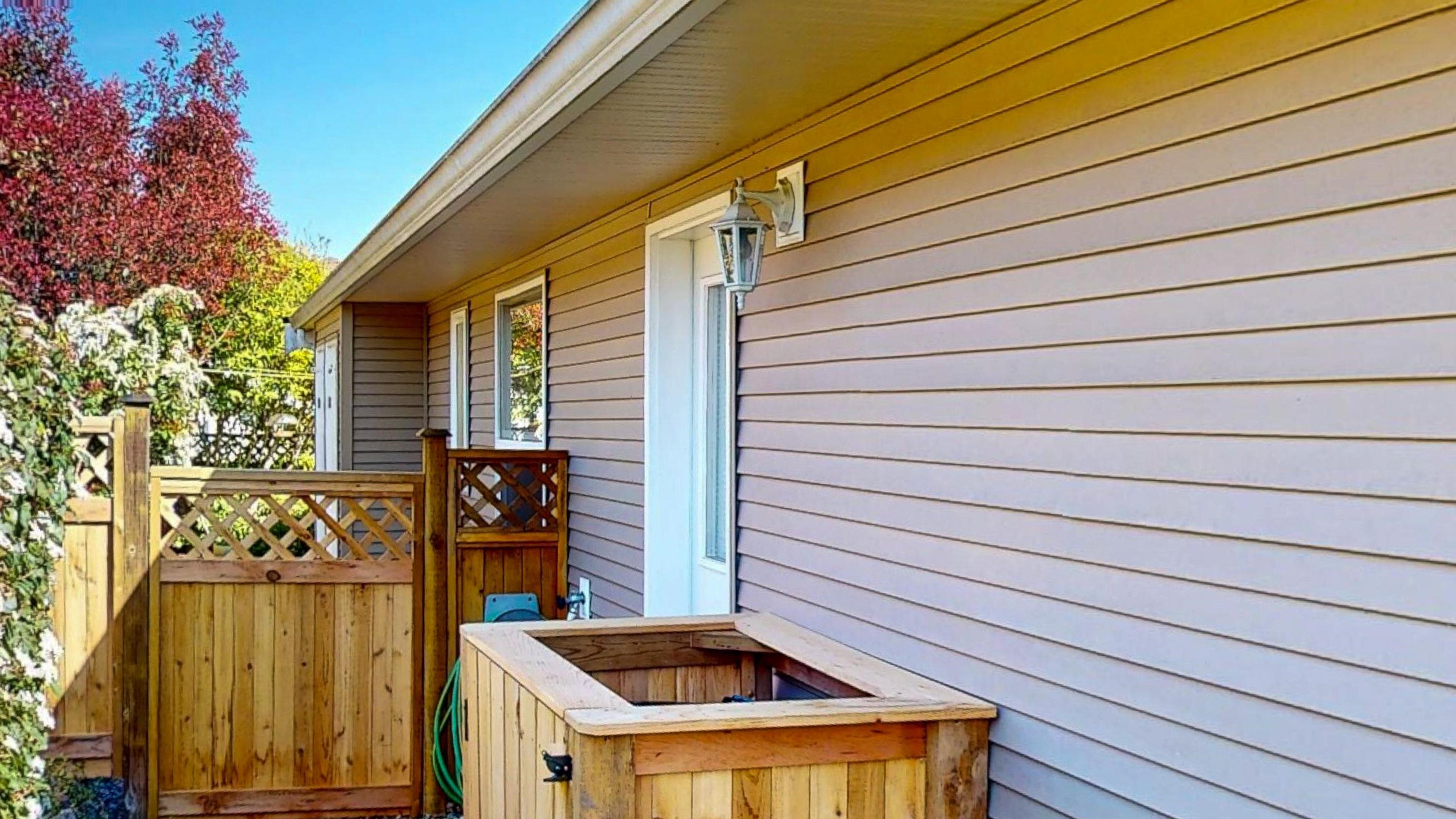 5688 Louise Way, Sechelt - Exteriors - Photo 4