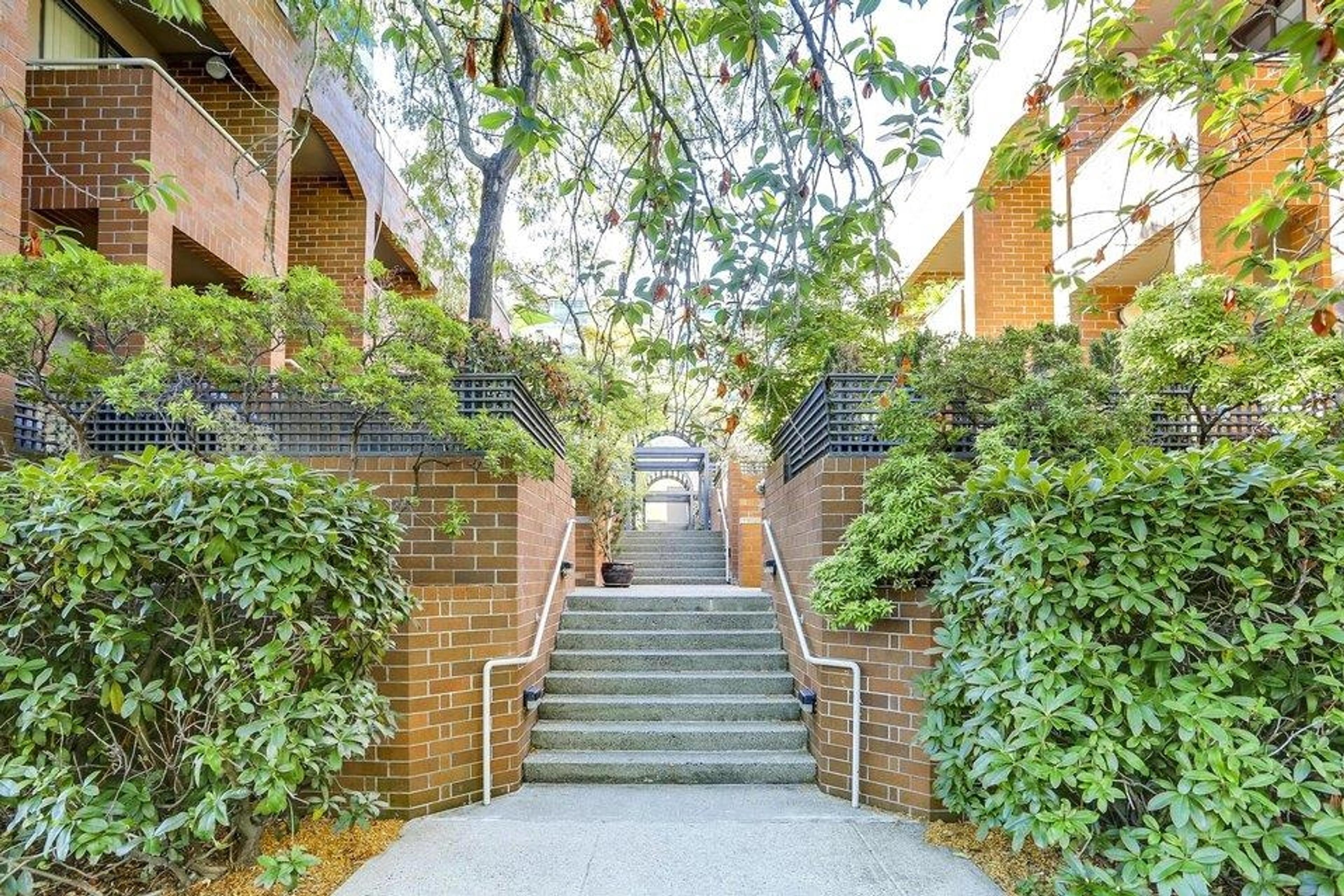 744 W 7th Avenue, Vancouver - Exteriors - Full Complex View - Photo 1