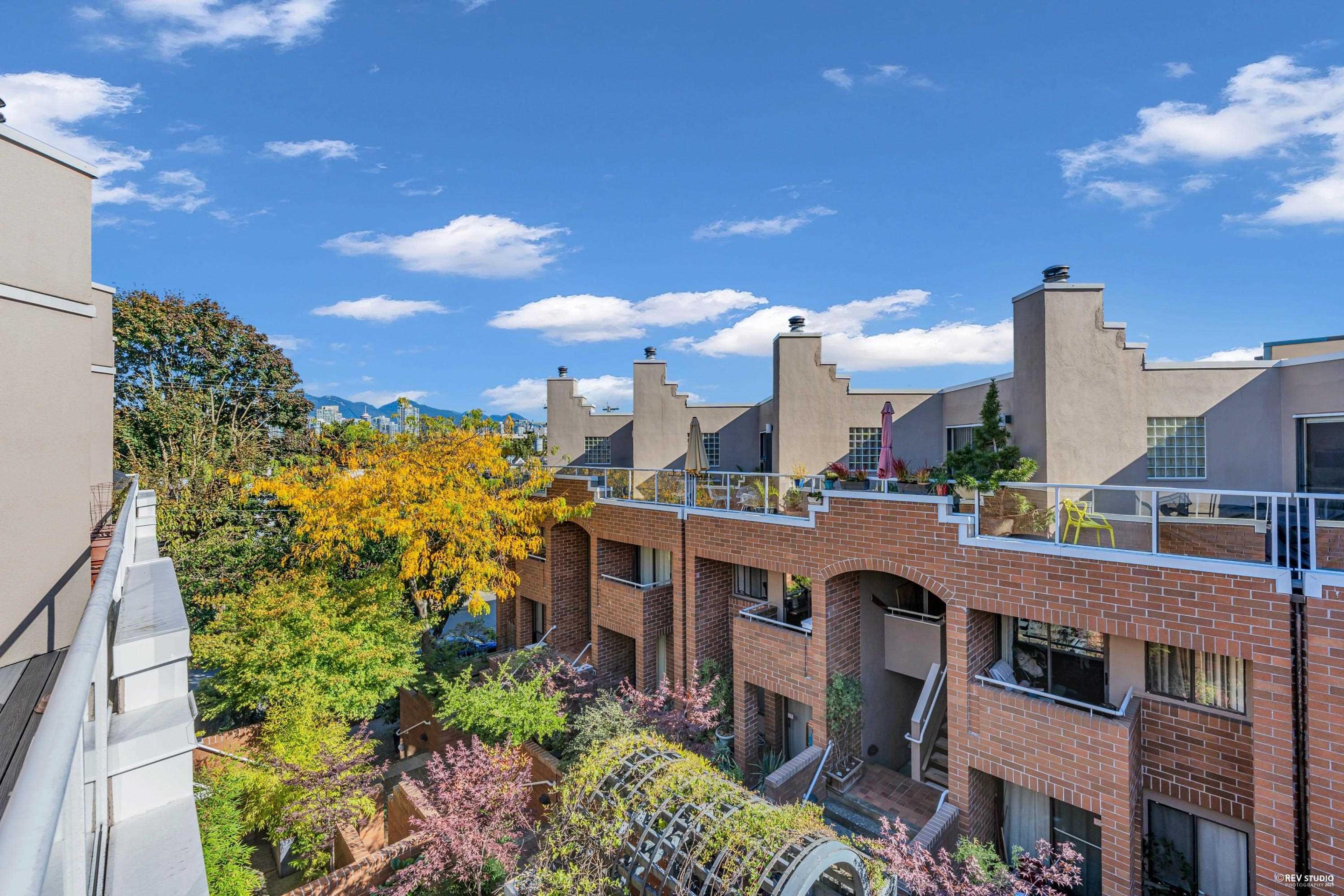 744 W 7th Avenue, Vancouver - Exteriors - Full Complex View - Photo 3