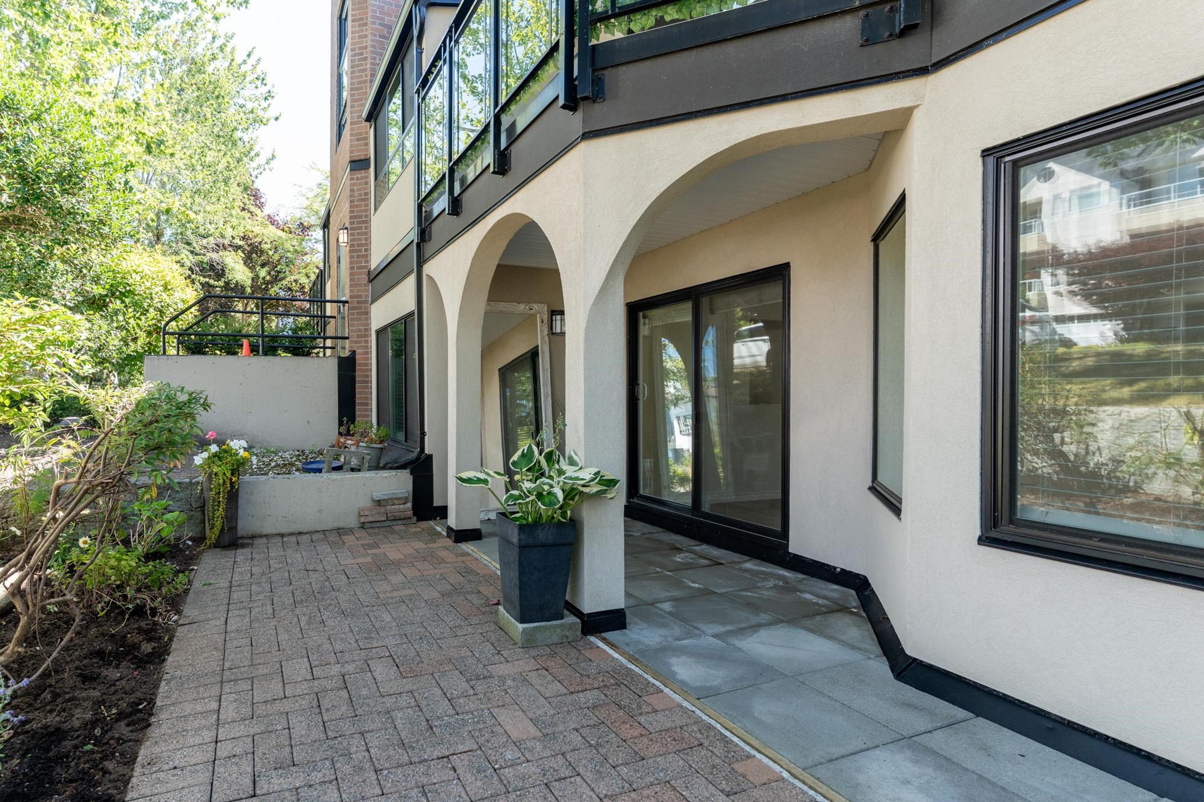 1280 Fir Street, Surrey - Exteriors - Photo 1