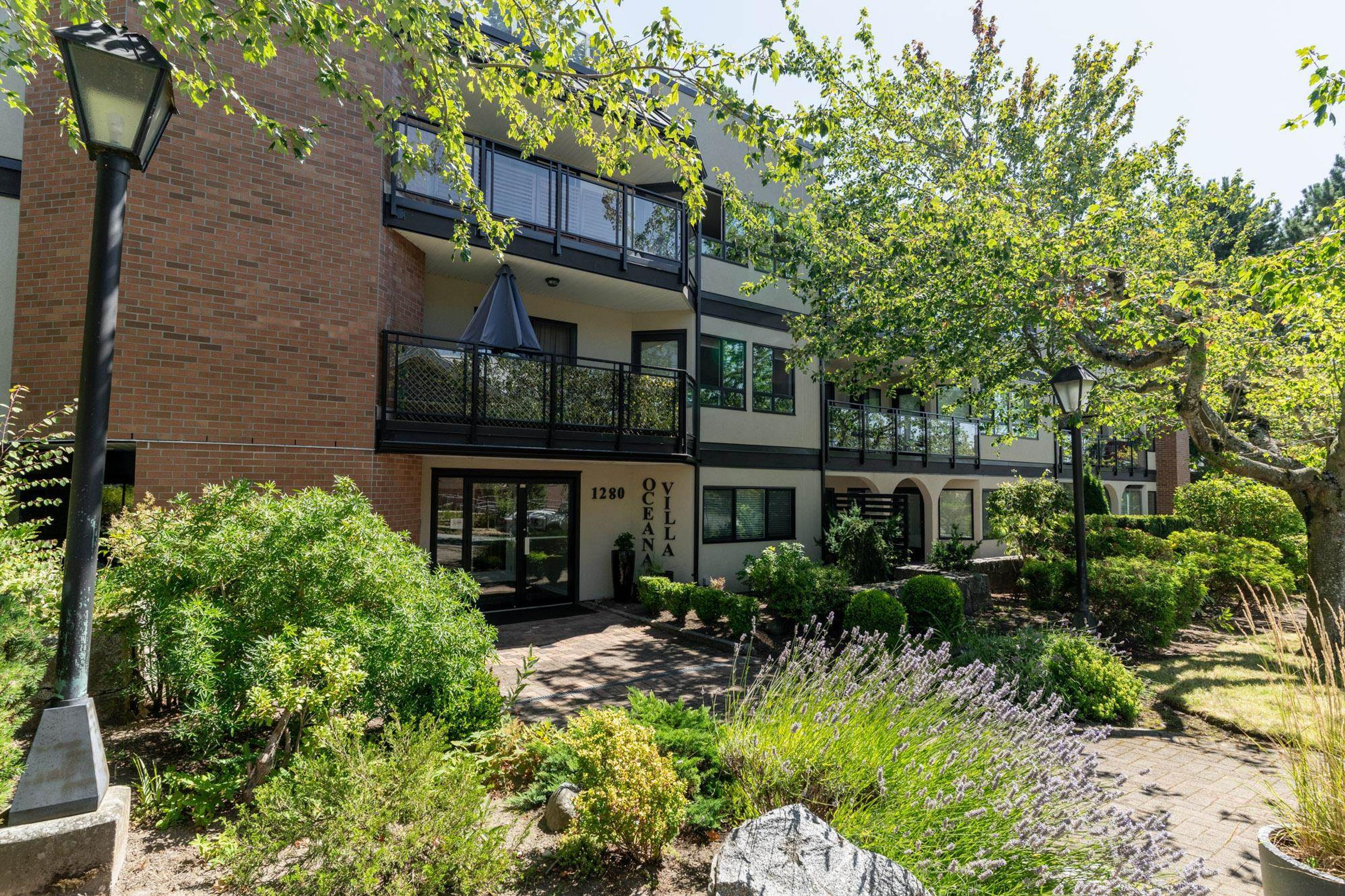 1280 Fir Street, Surrey - Exteriors - Photo 2