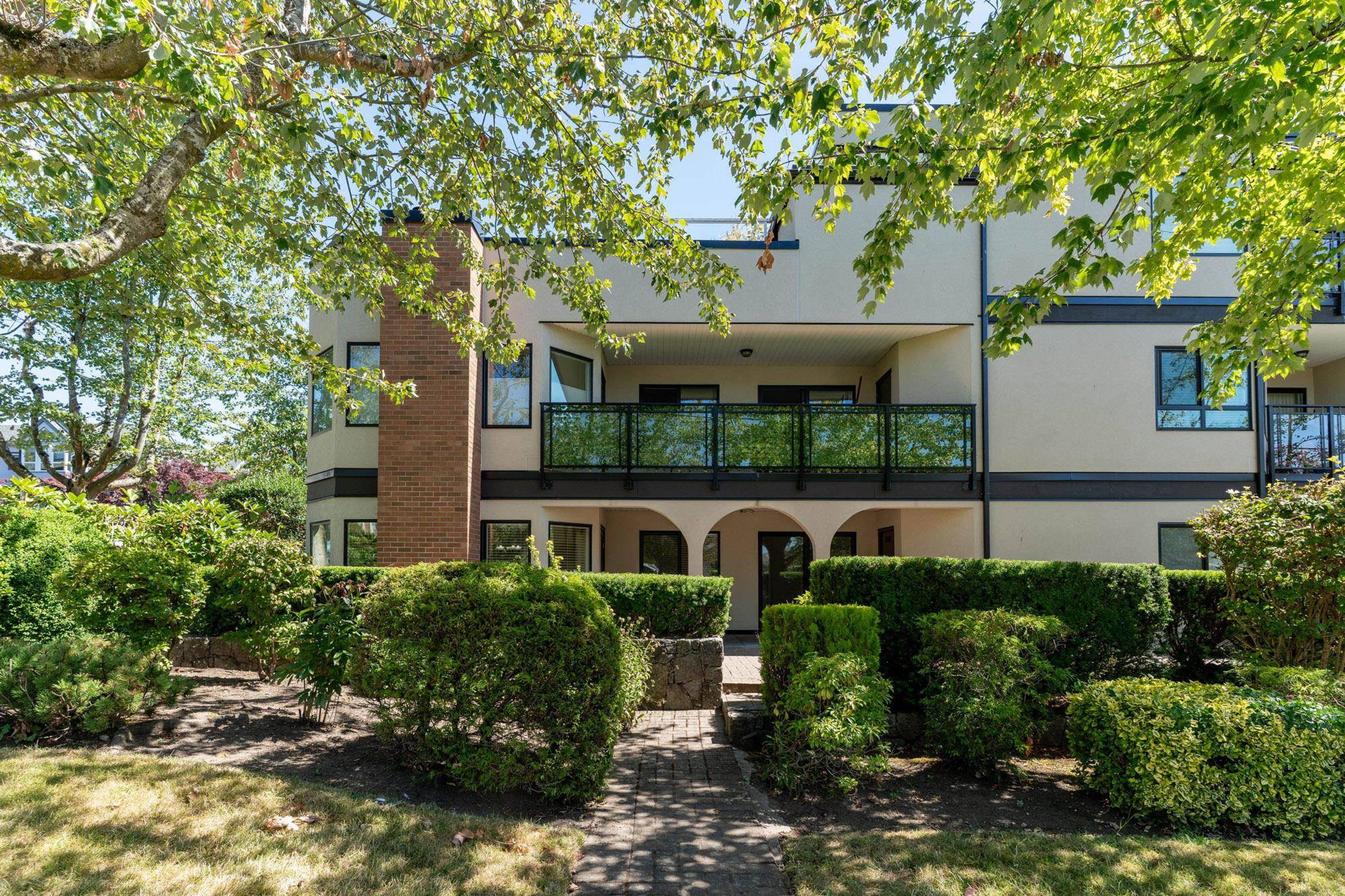 1280 Fir Street, Surrey - Exteriors - Photo 4