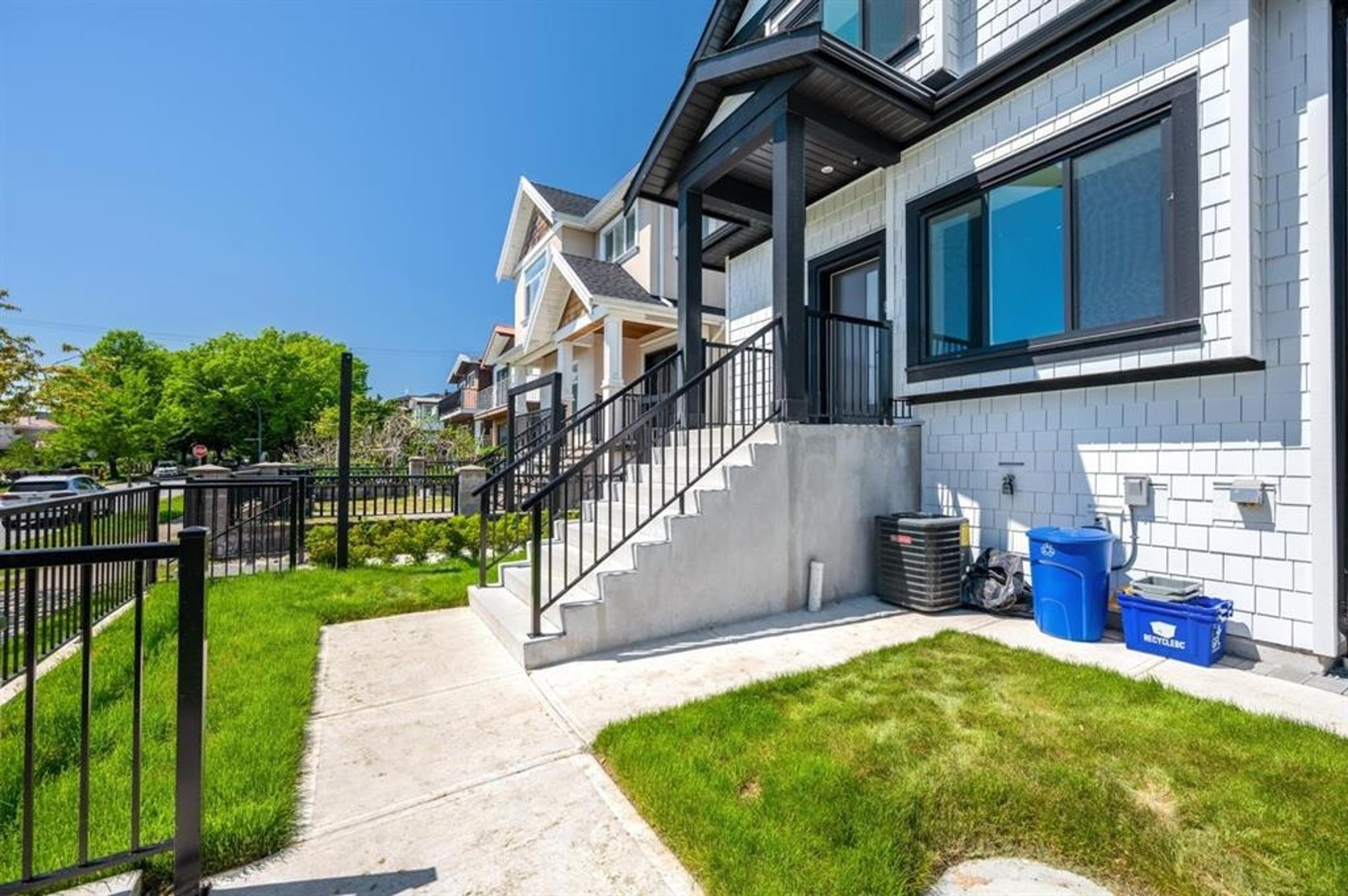 1319 E 62nd Avenue, Vancouver - Exteriors - Photo 2