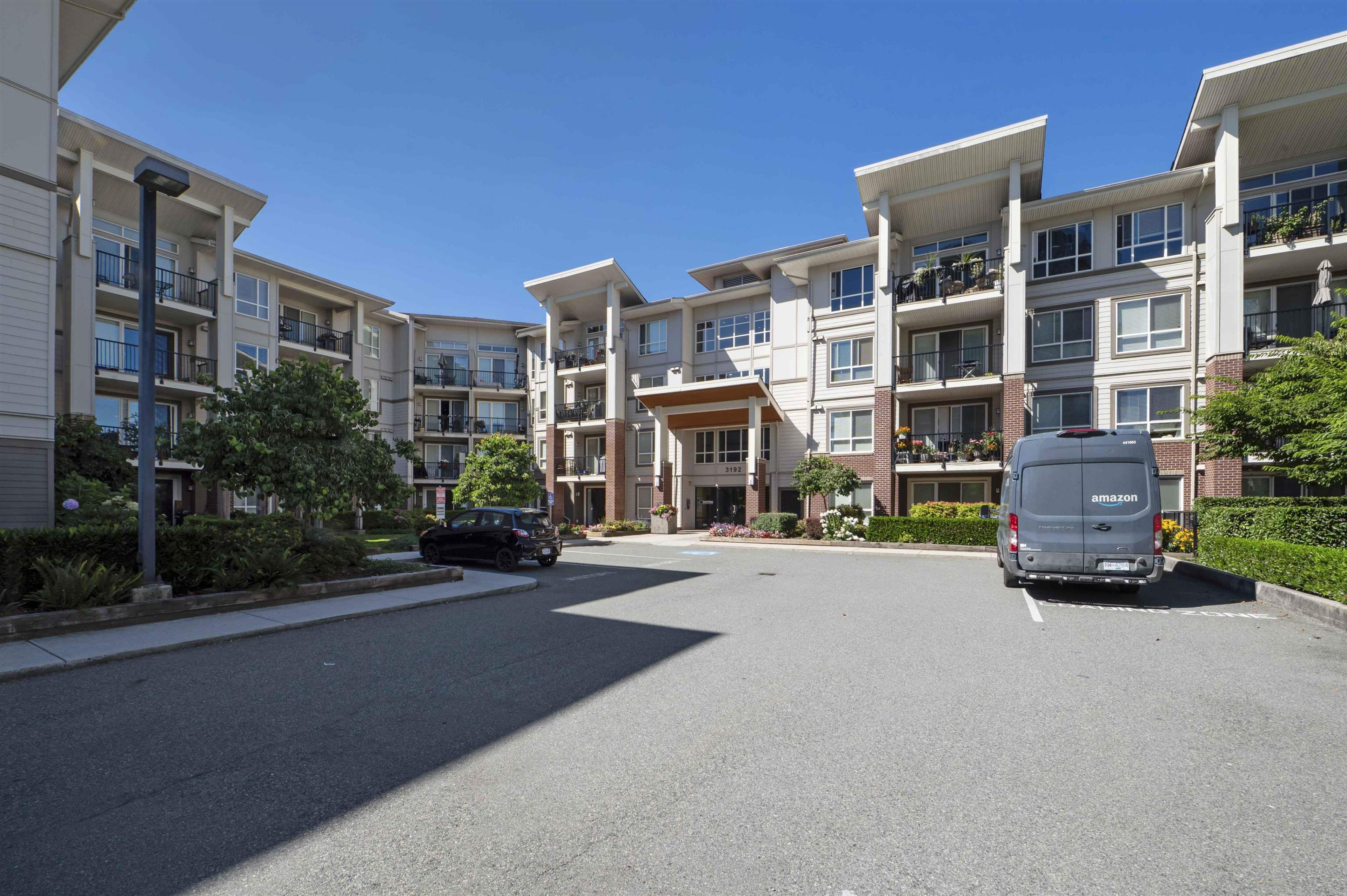 3192 Gladwin Road Road, Abbotsford - Exteriors - Full Complex View - Photo 3