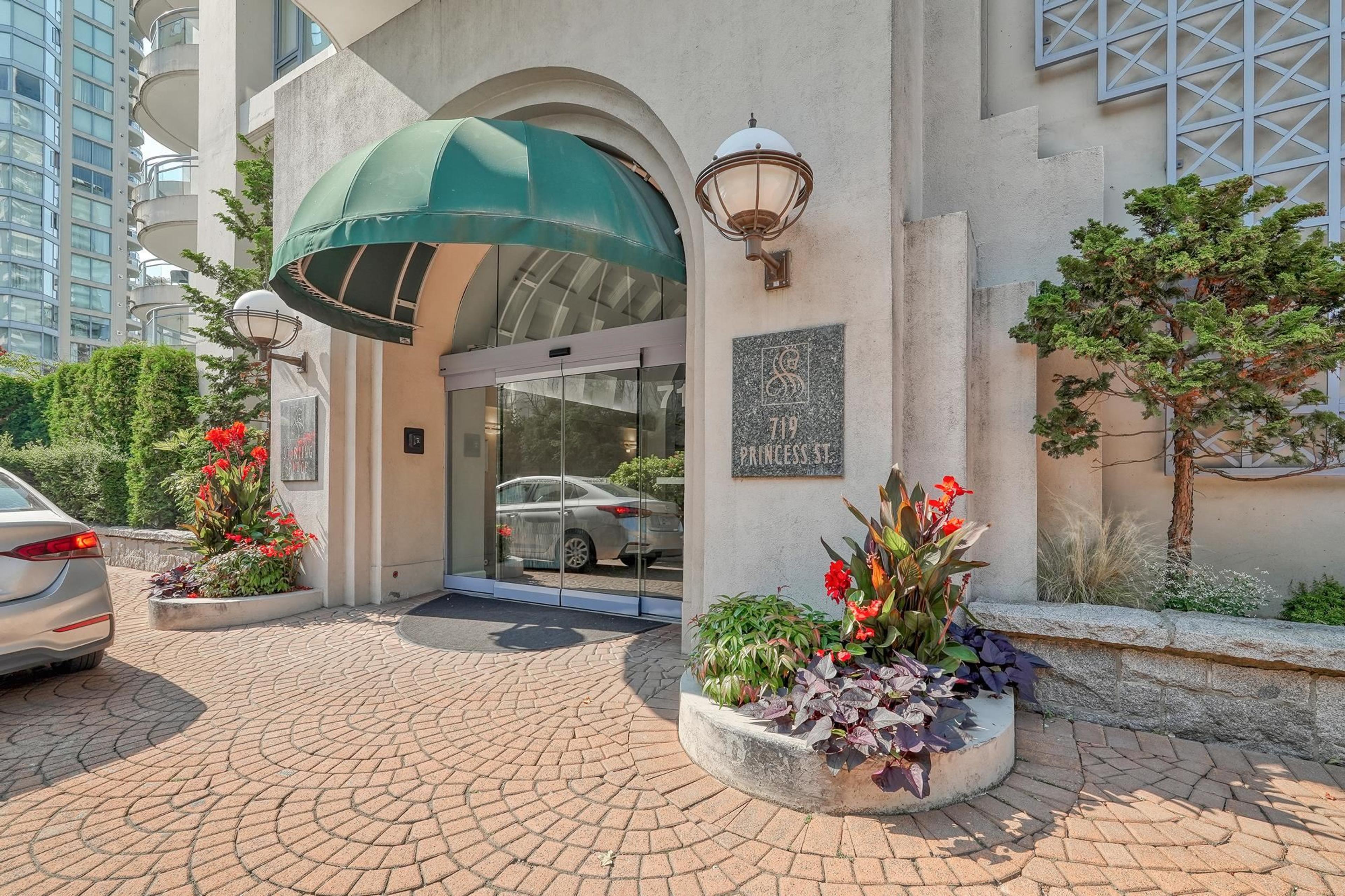 719 Princess Street, New Westminster - Exteriors - Photo 1