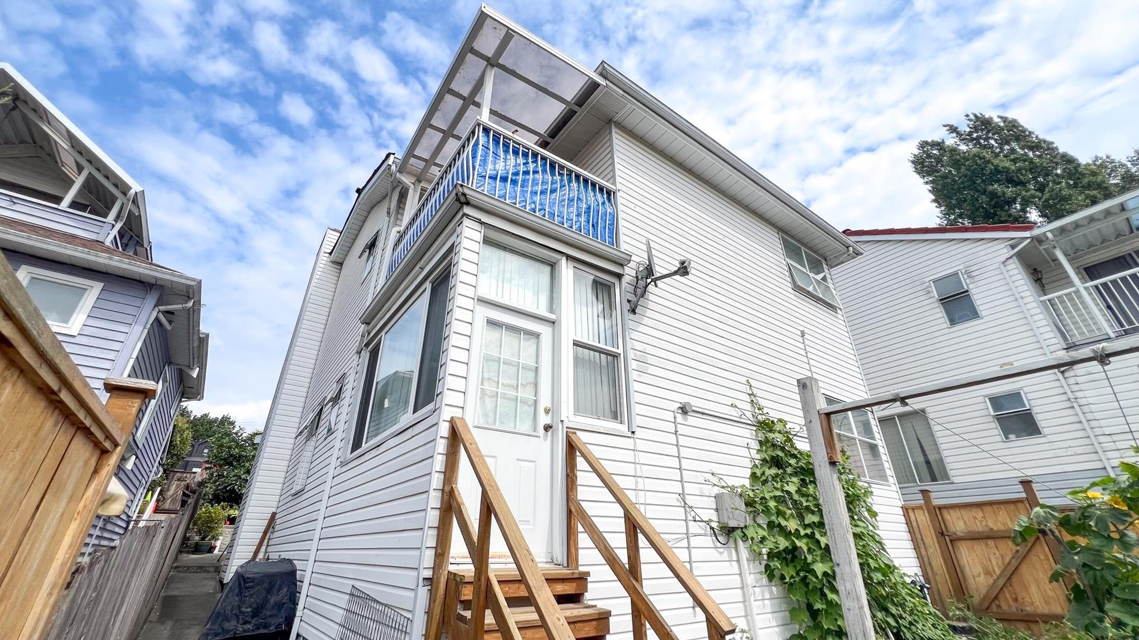 1860 SE Marine Drive, Vancouver - Exteriors - Photo 4