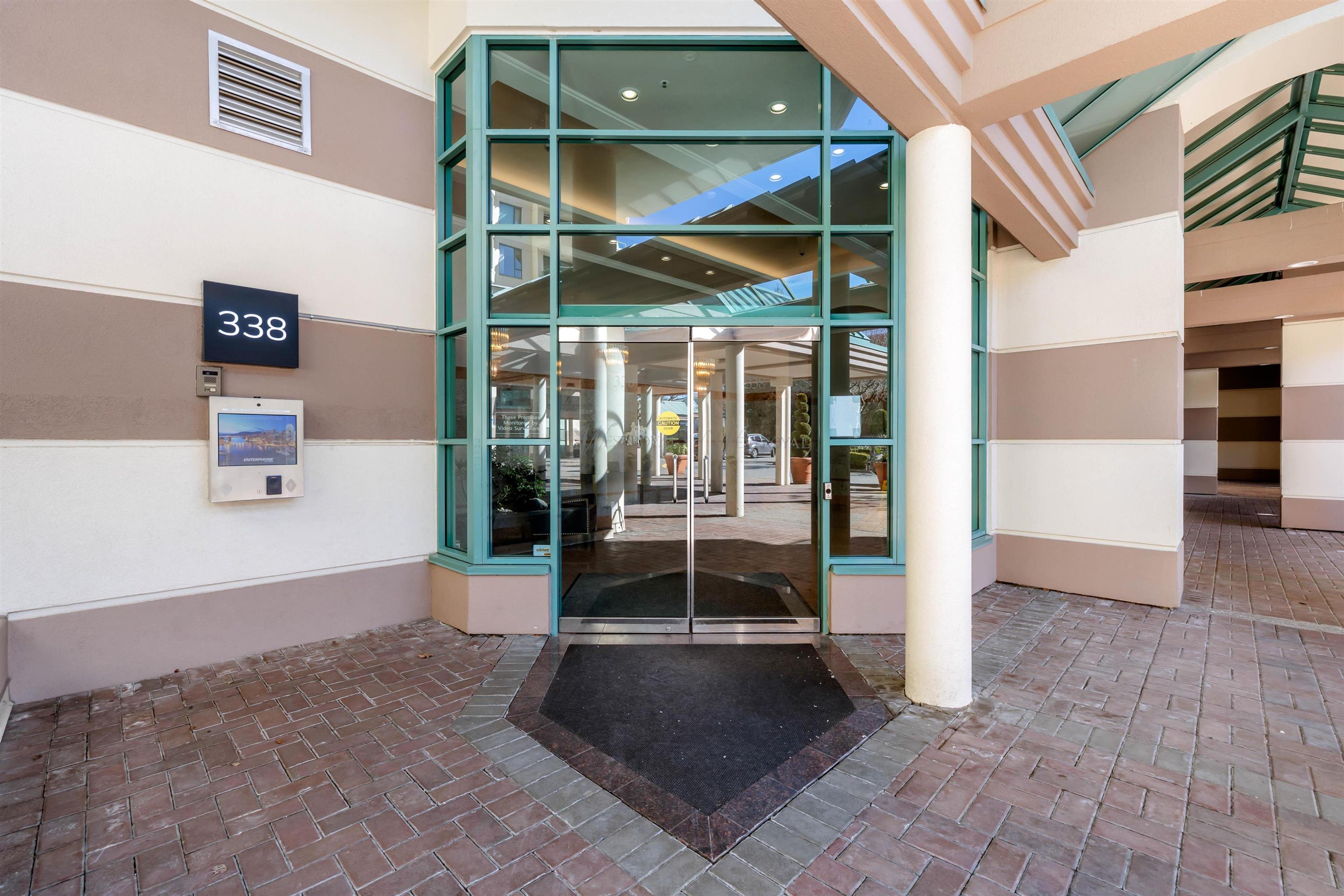 328 Taylor Way, West Vancouver - Exteriors - Photo 2