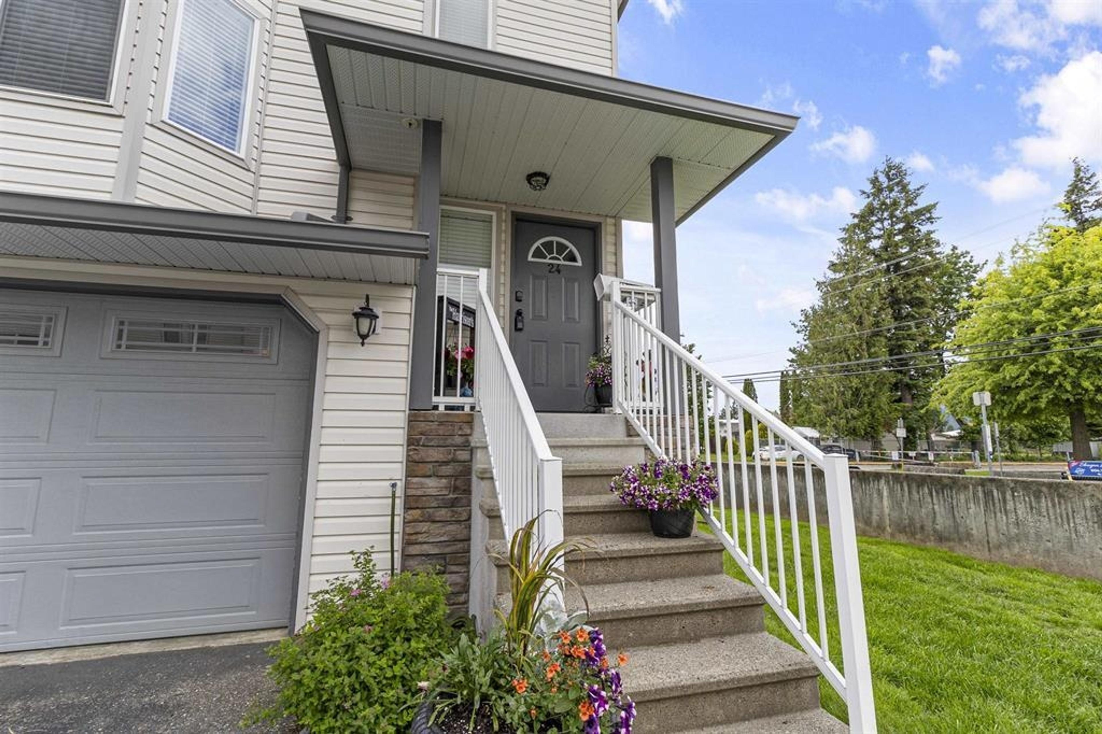 45296 Watson Road, Chilliwack - Exteriors - Photo 1