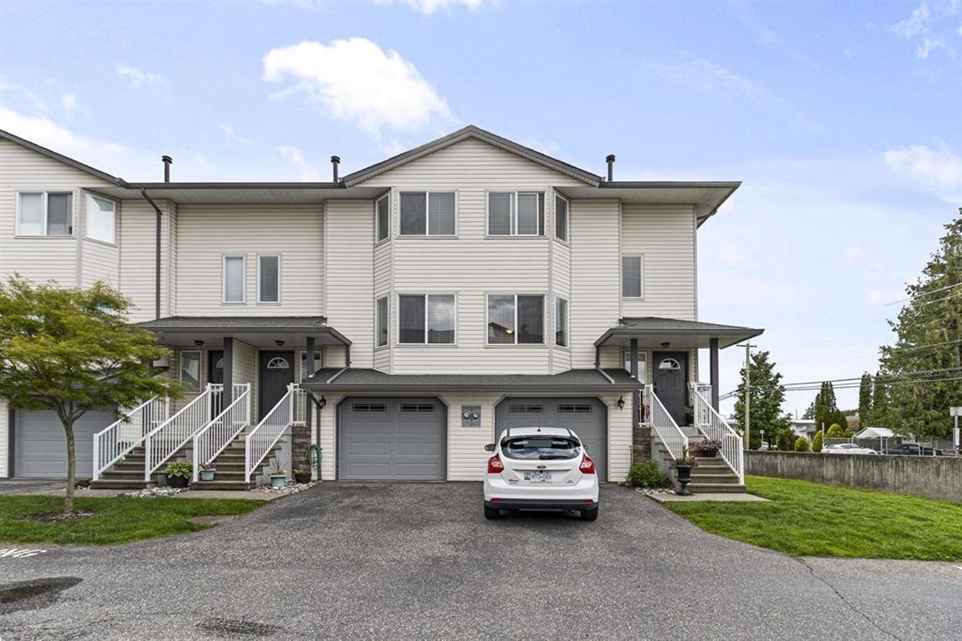 45296 Watson Road, Chilliwack - Exteriors - Full Complex View - Photo 2