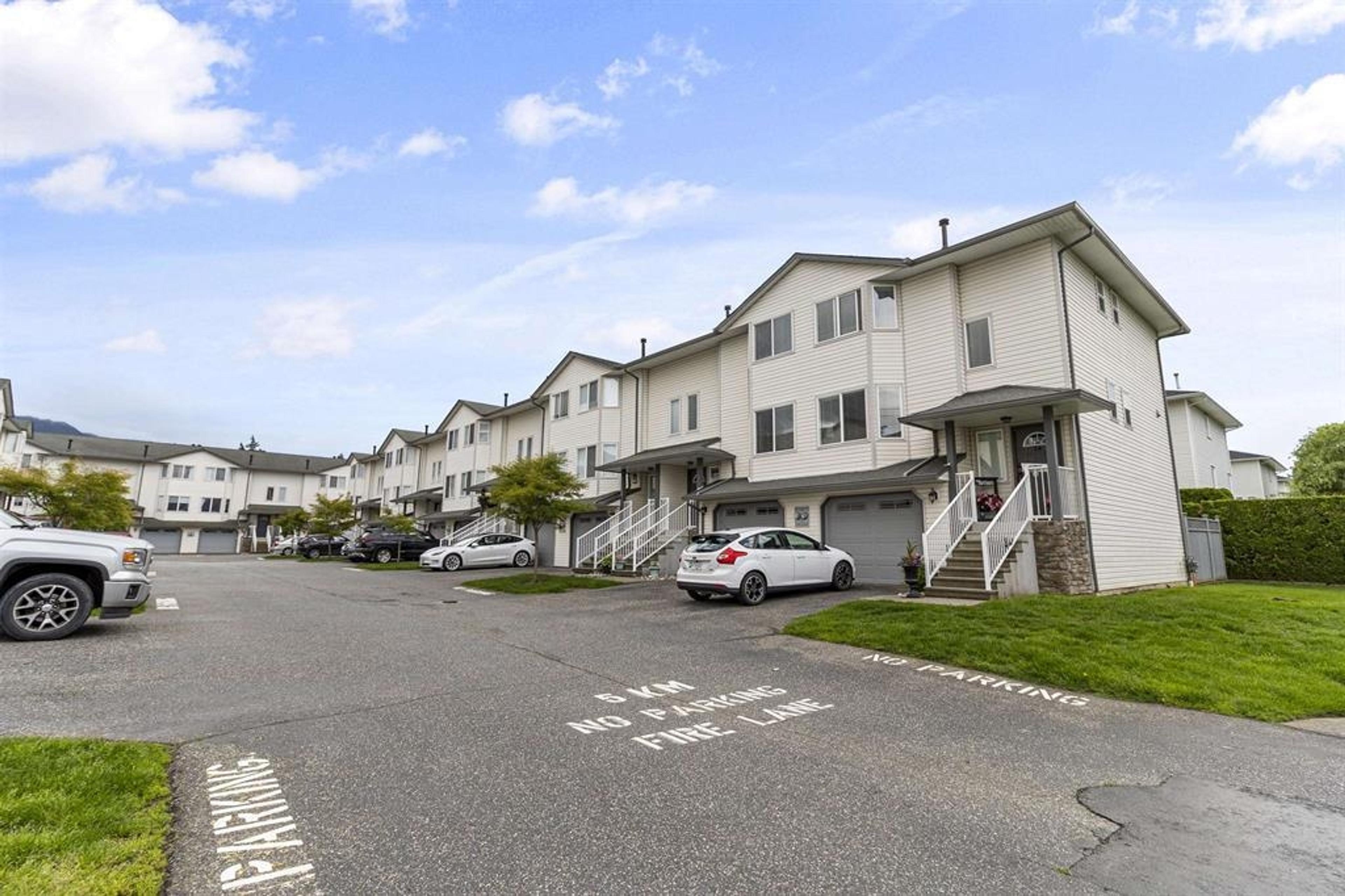 45296 Watson Road, Chilliwack - Exteriors - Full Complex View - Photo 3