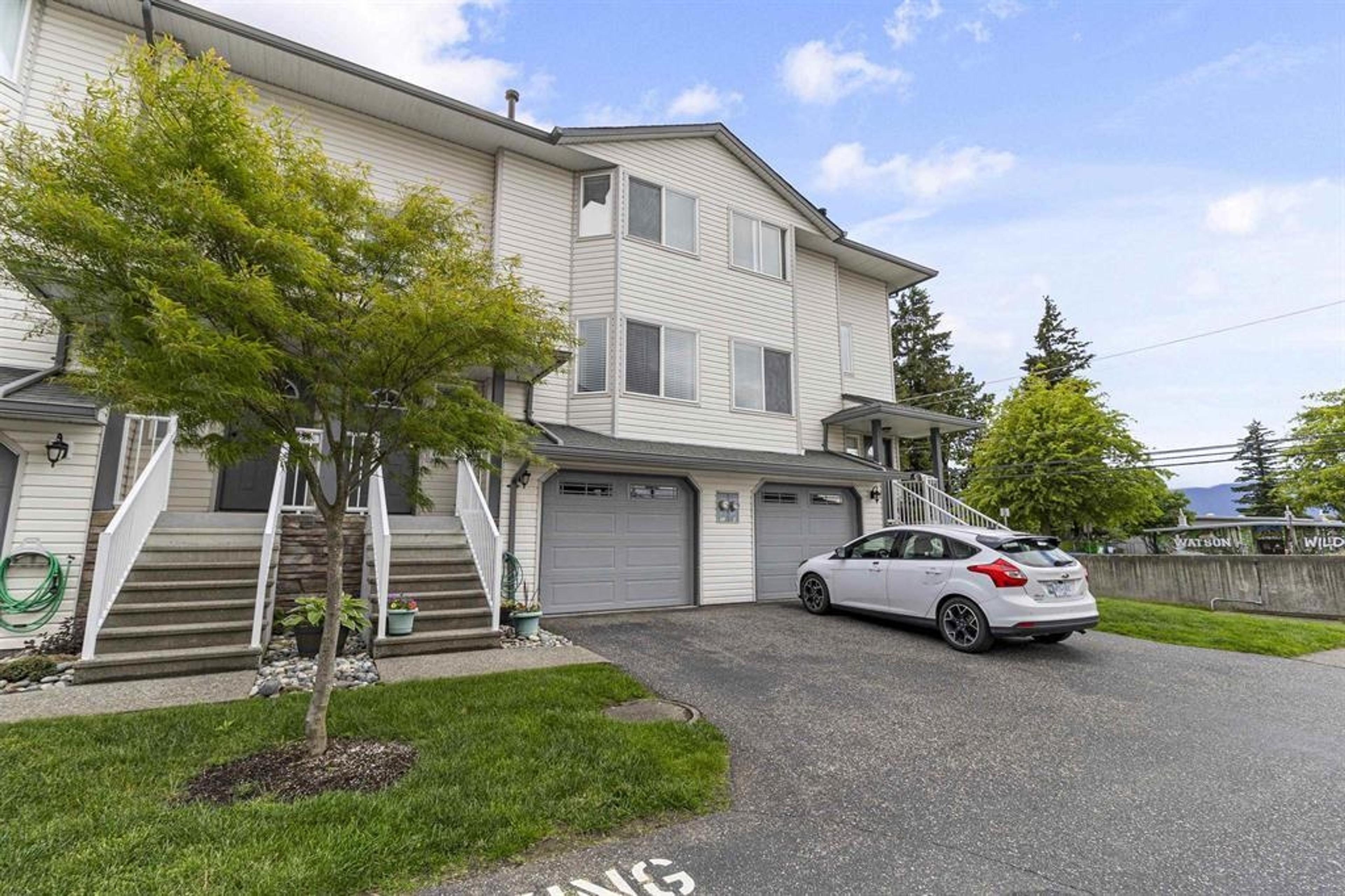 45296 Watson Road, Chilliwack - Exteriors - Photo 5