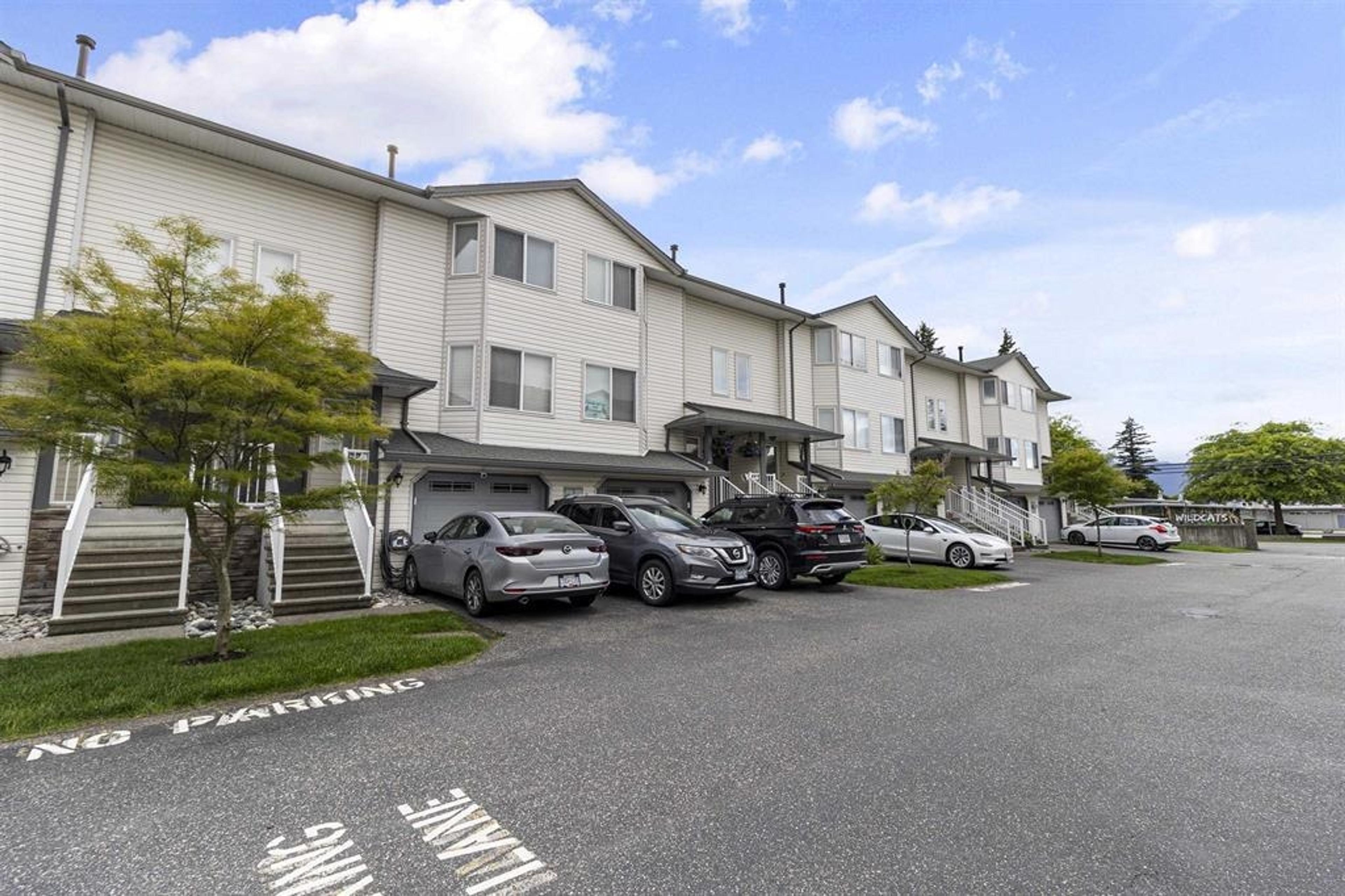 45296 Watson Road, Chilliwack - Exteriors - Full Complex View - Photo 6