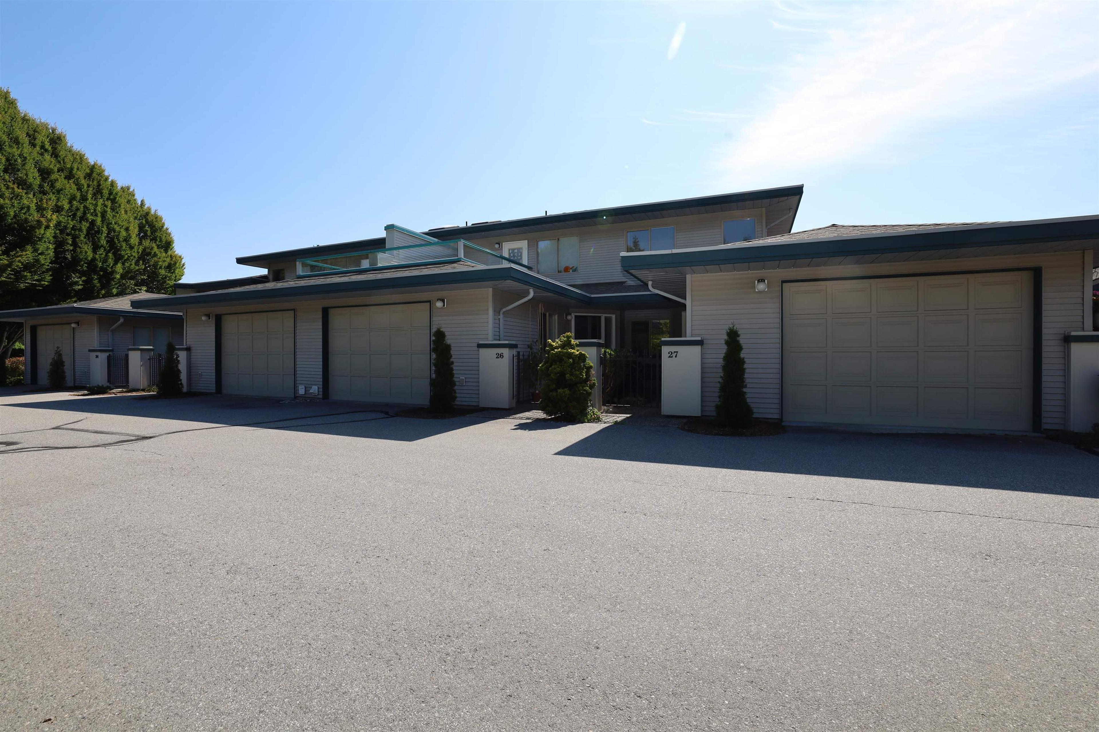 555 Eaglecrest Drive, Gibsons - Exteriors - Photo 2