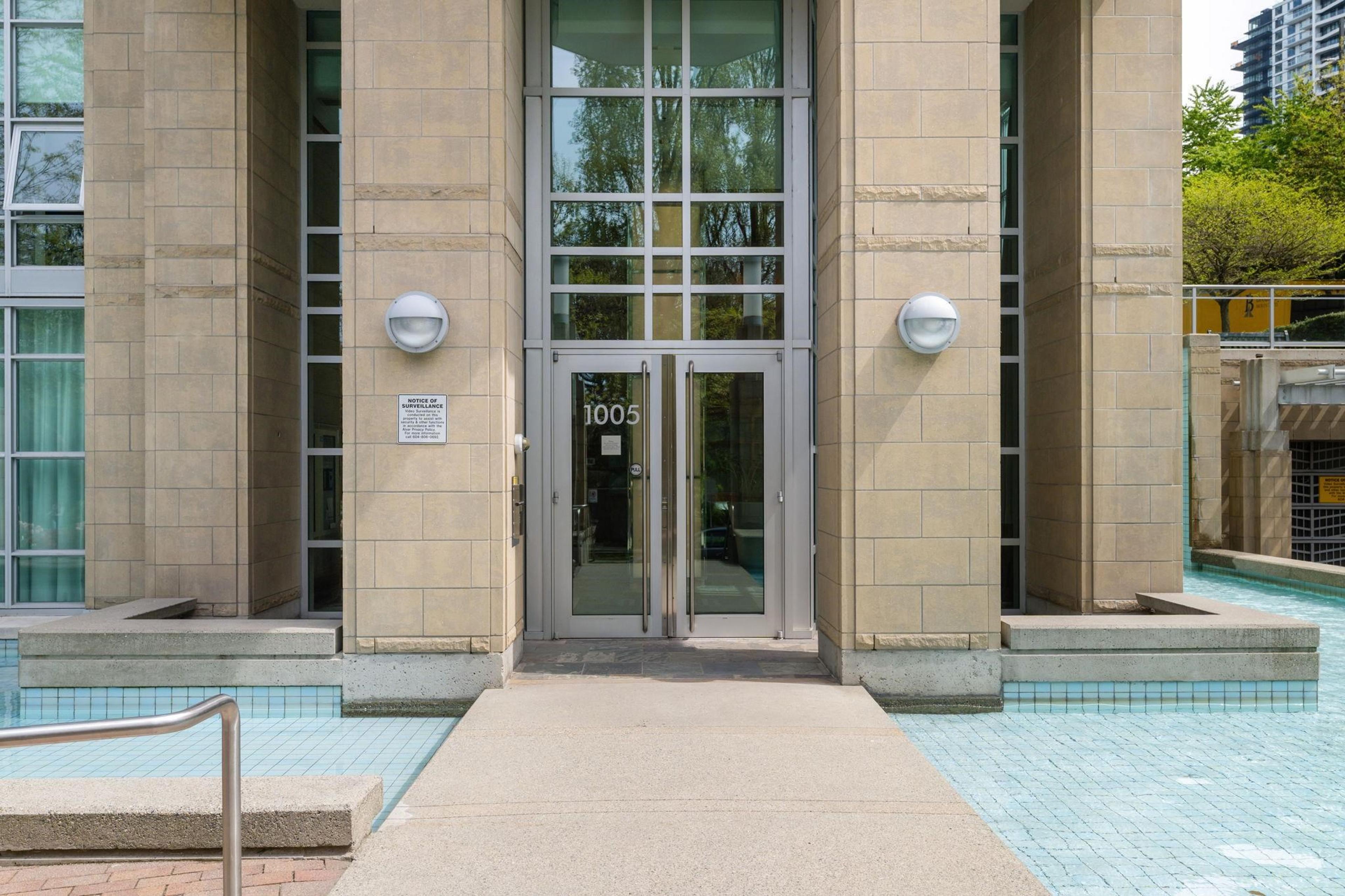 1005 Beach Avenue, Vancouver - Exteriors - Photo 1