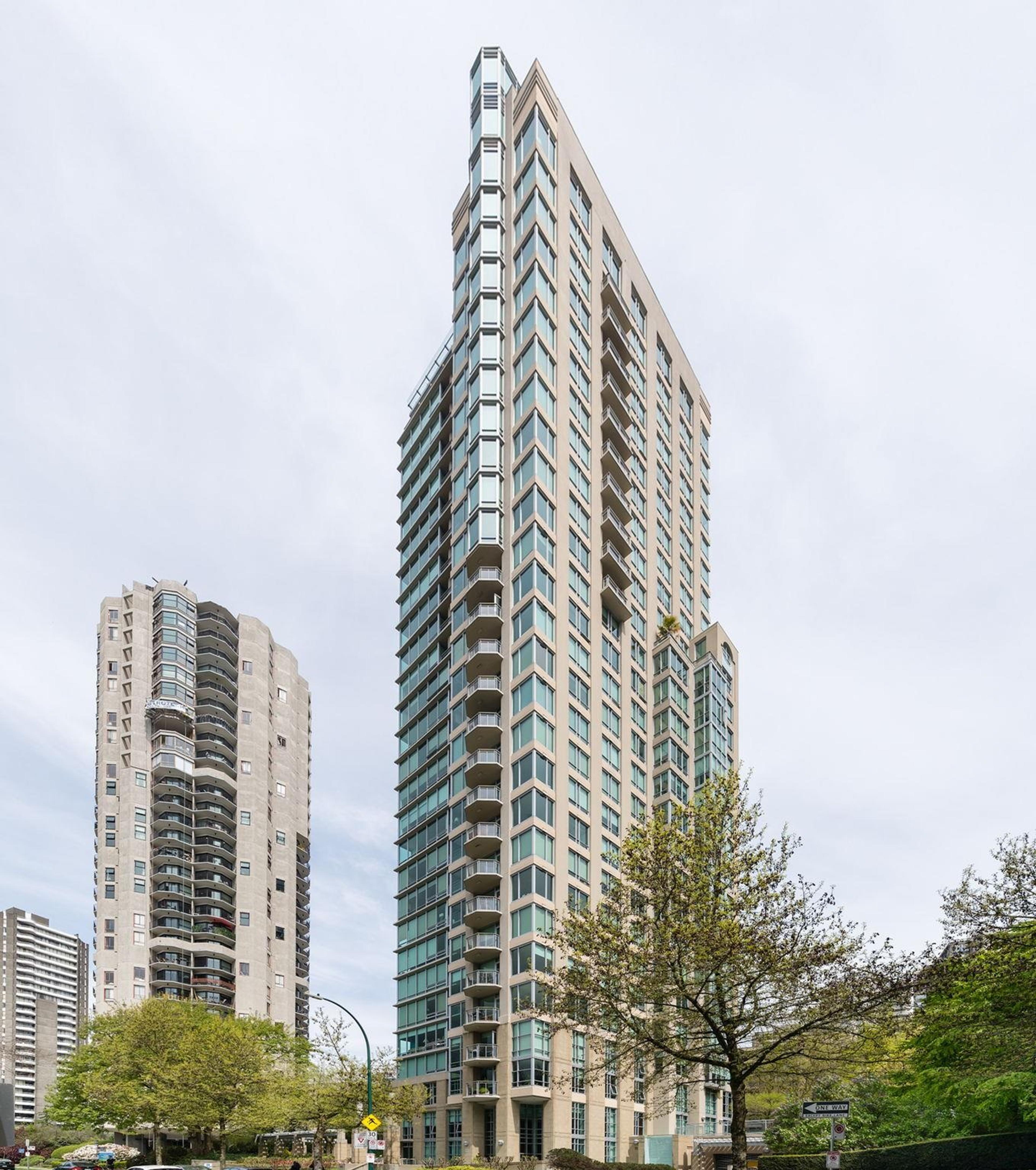 1005 Beach Avenue, Vancouver - Exteriors - Photo 4