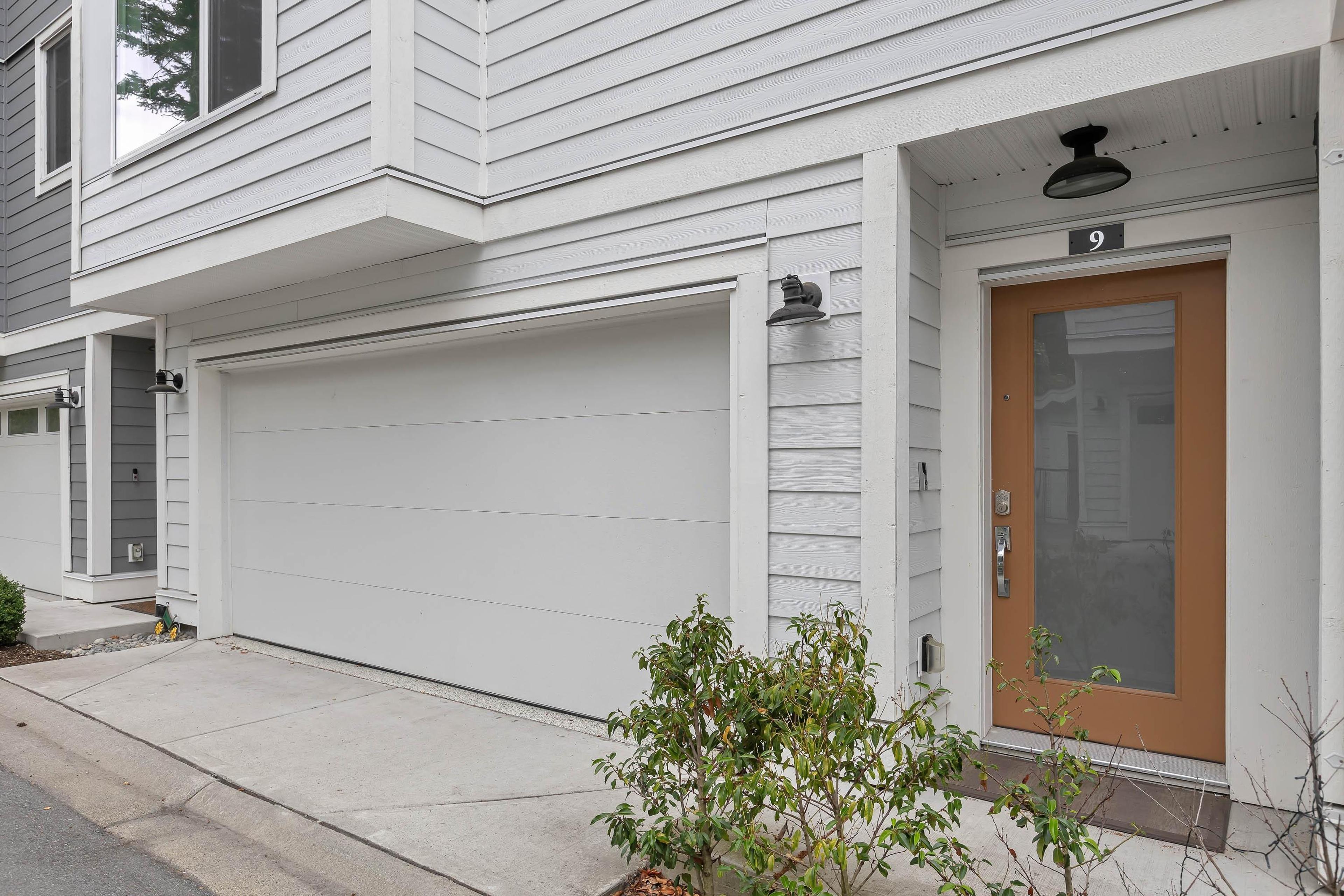 2328 167a Street, Surrey - Exteriors - Photo 2