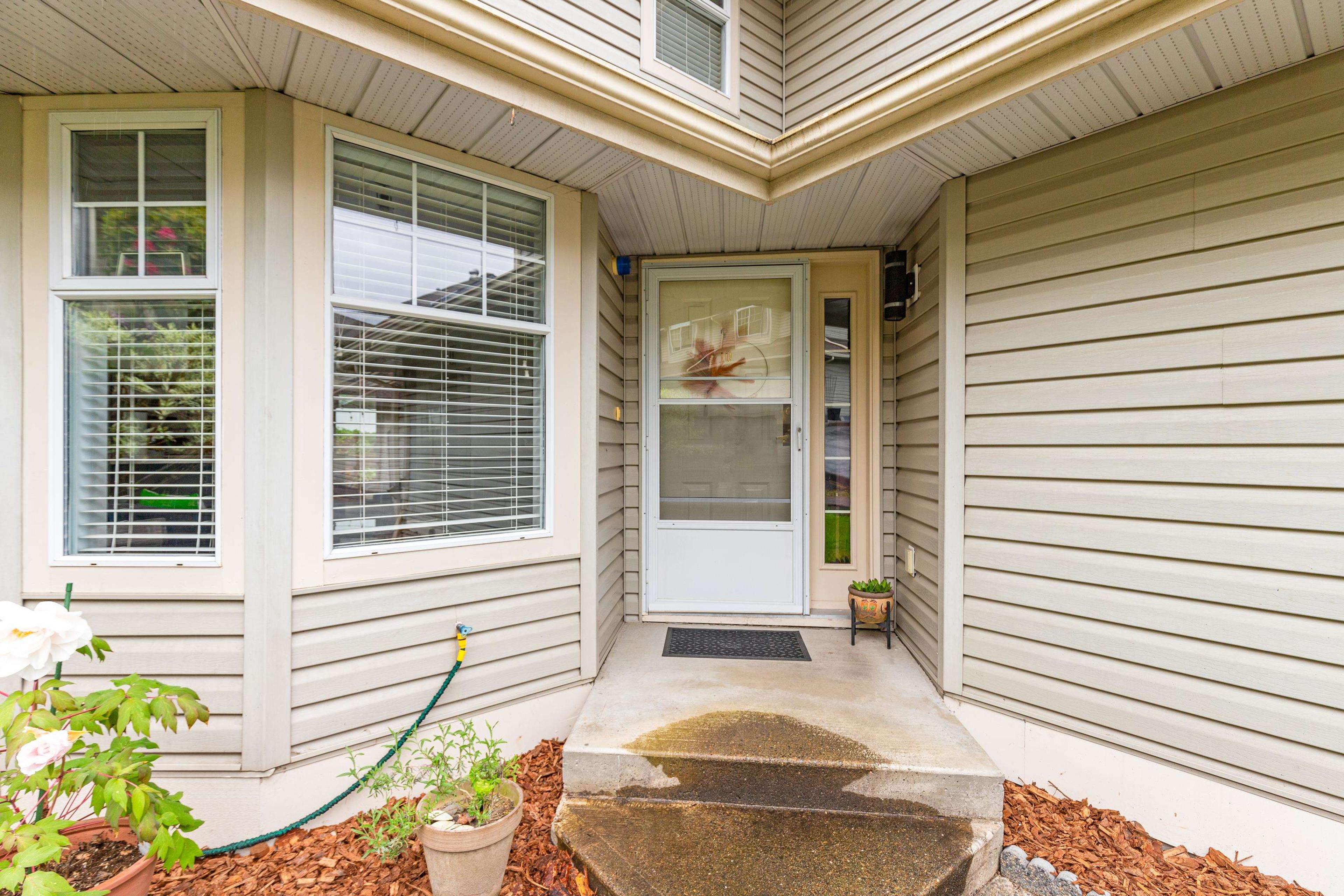 22538 116 Avenue, Maple Ridge - Exteriors - Photo 1