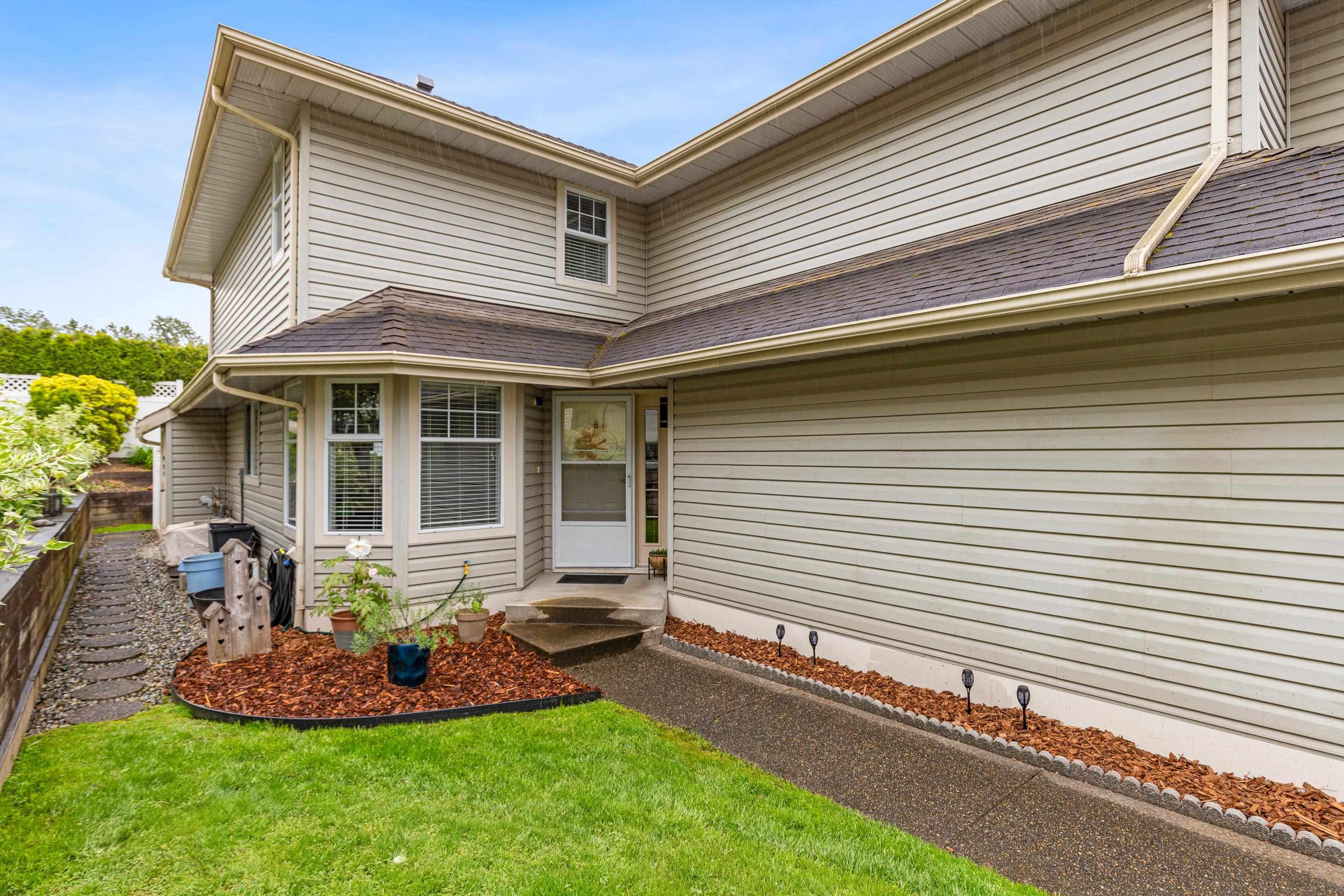 22538 116 Avenue, Maple Ridge - Exteriors - Photo 2