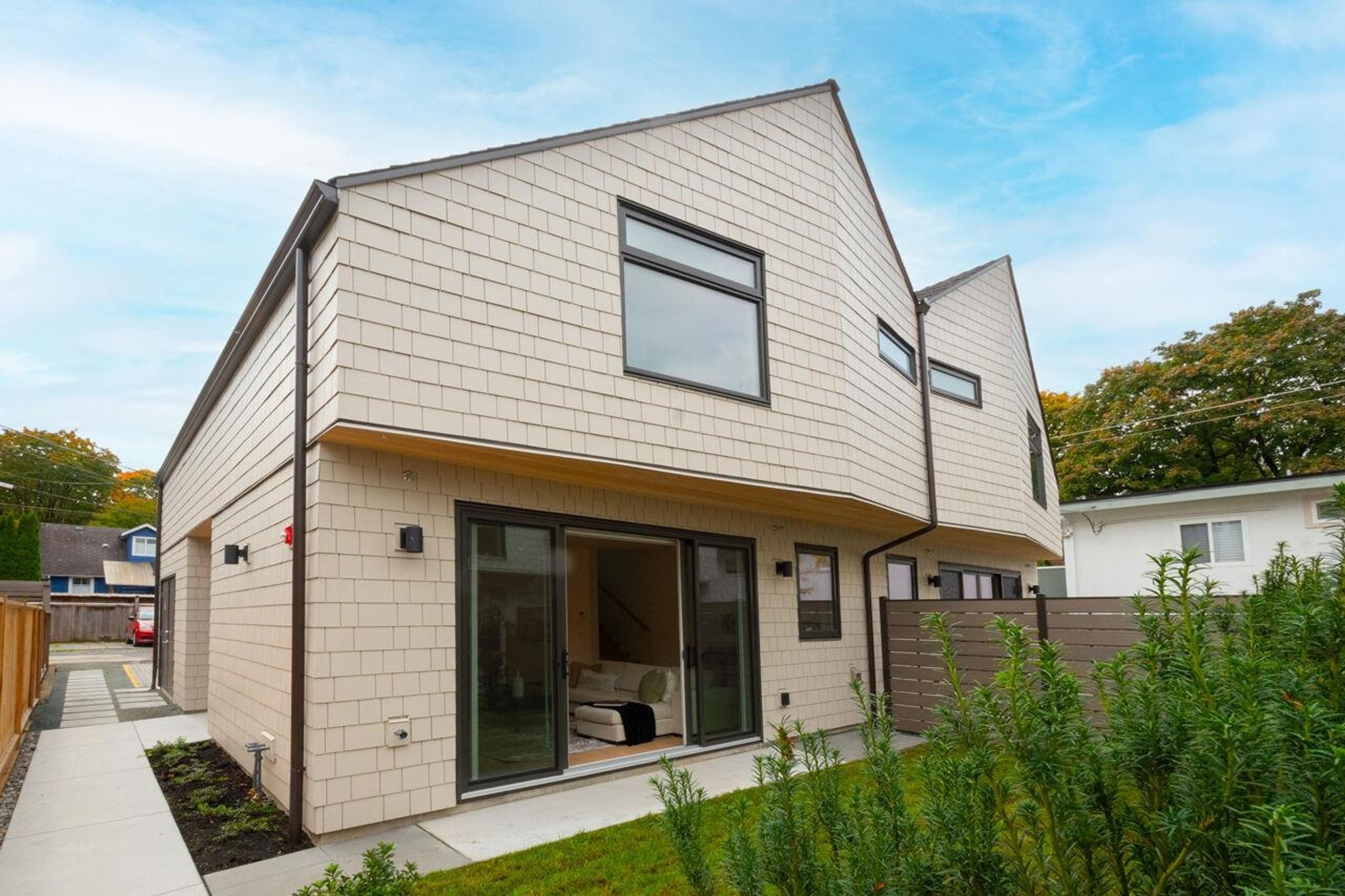 122 E 17th Avenue, Vancouver - Exteriors - Photo 1