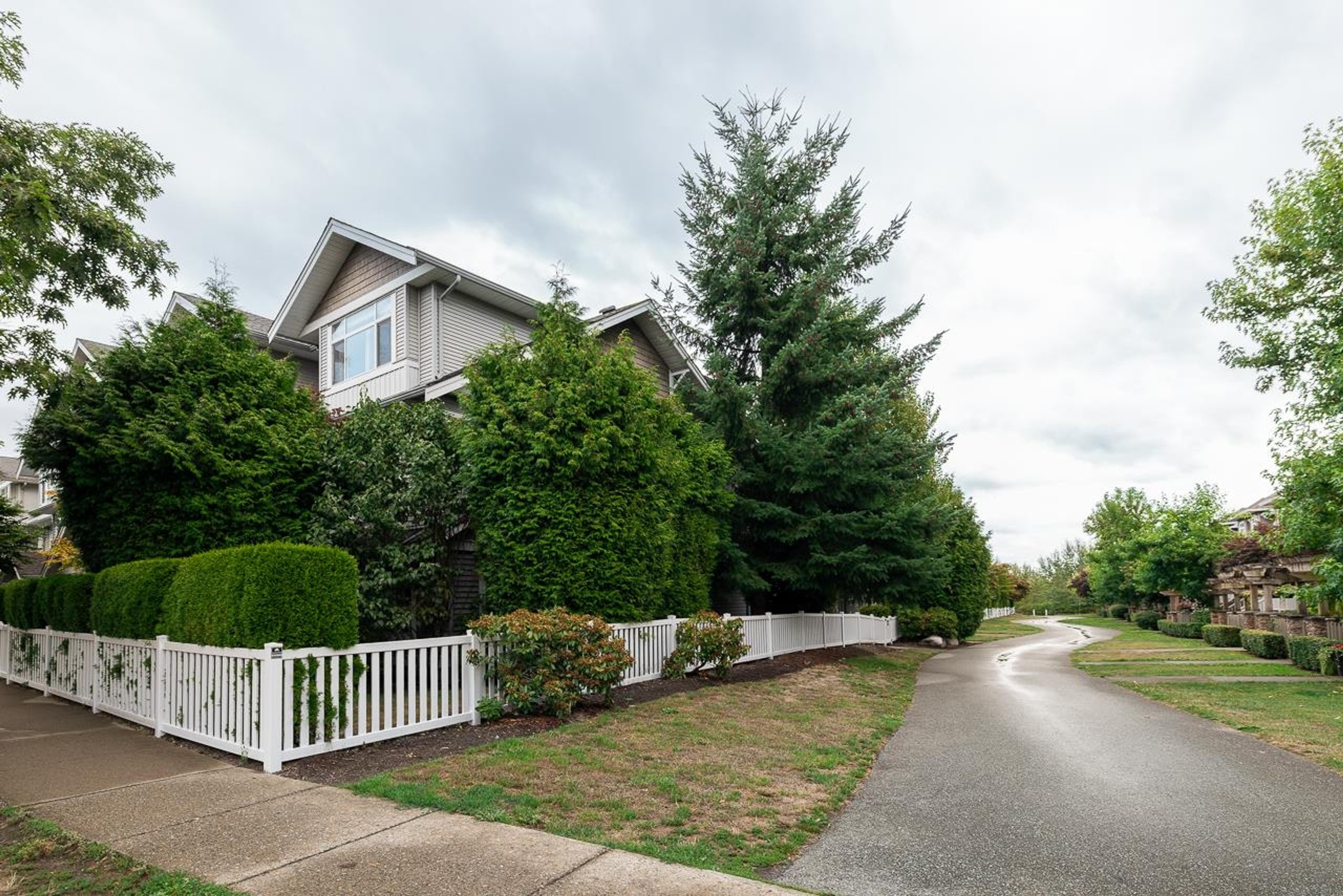 19330 69 Avenue, Surrey - Exteriors - Photo 4