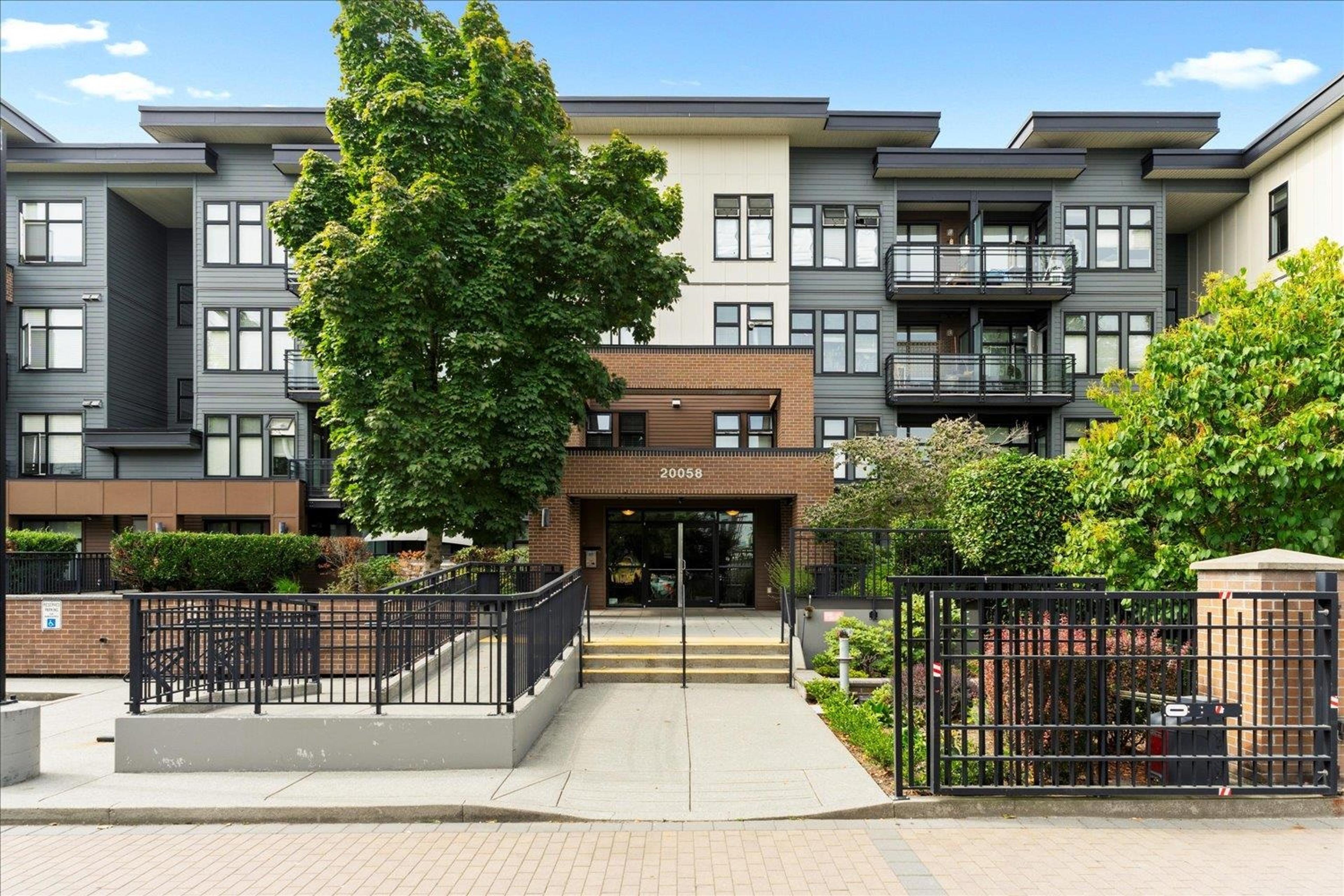 20058 Fraser Highway, Langley - Exteriors - Full Complex View - Photo 2