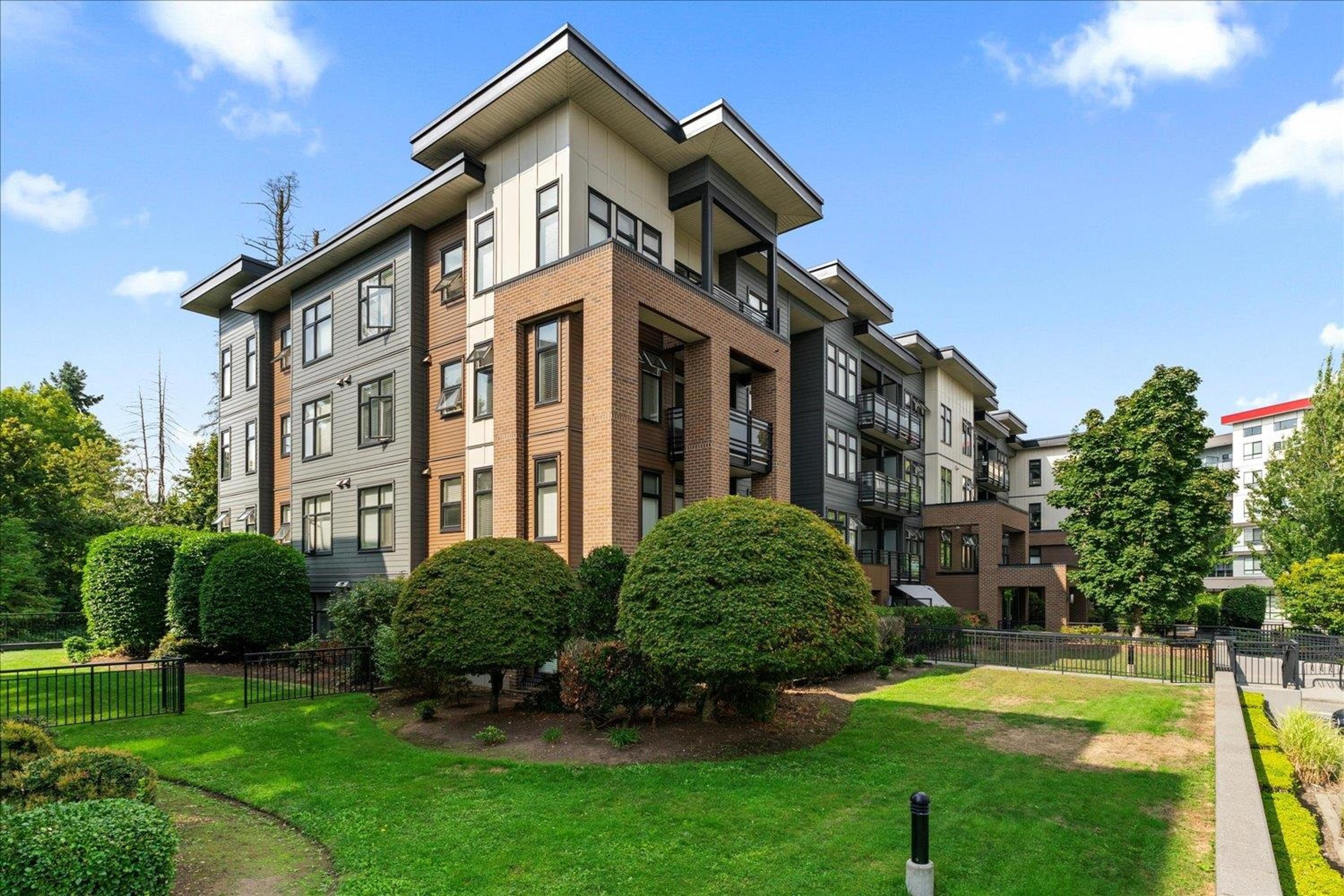 20058 Fraser Highway, Langley - Exteriors - Full Complex View - Photo 3