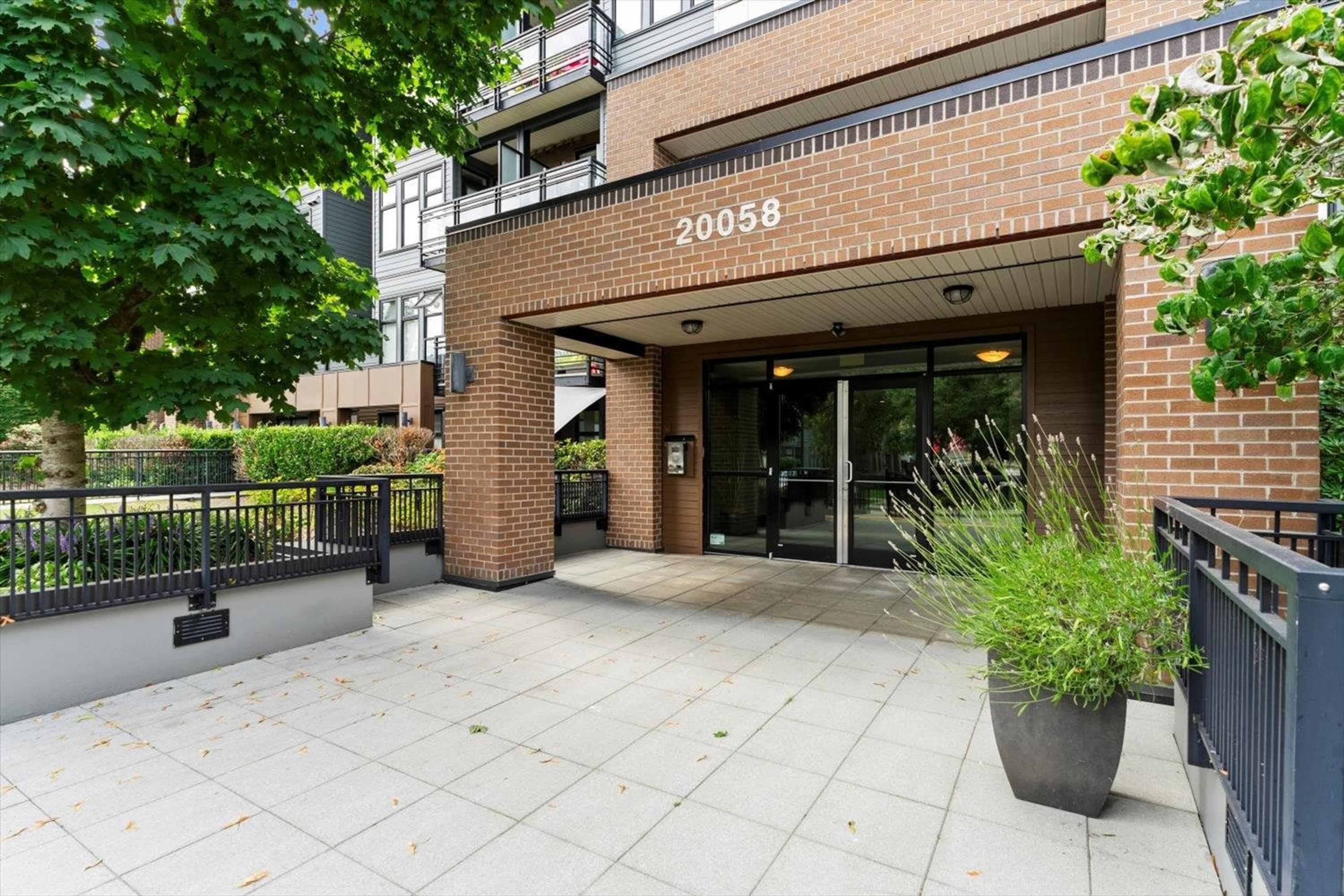 20058 Fraser Highway, Langley - Exteriors - Photo 5