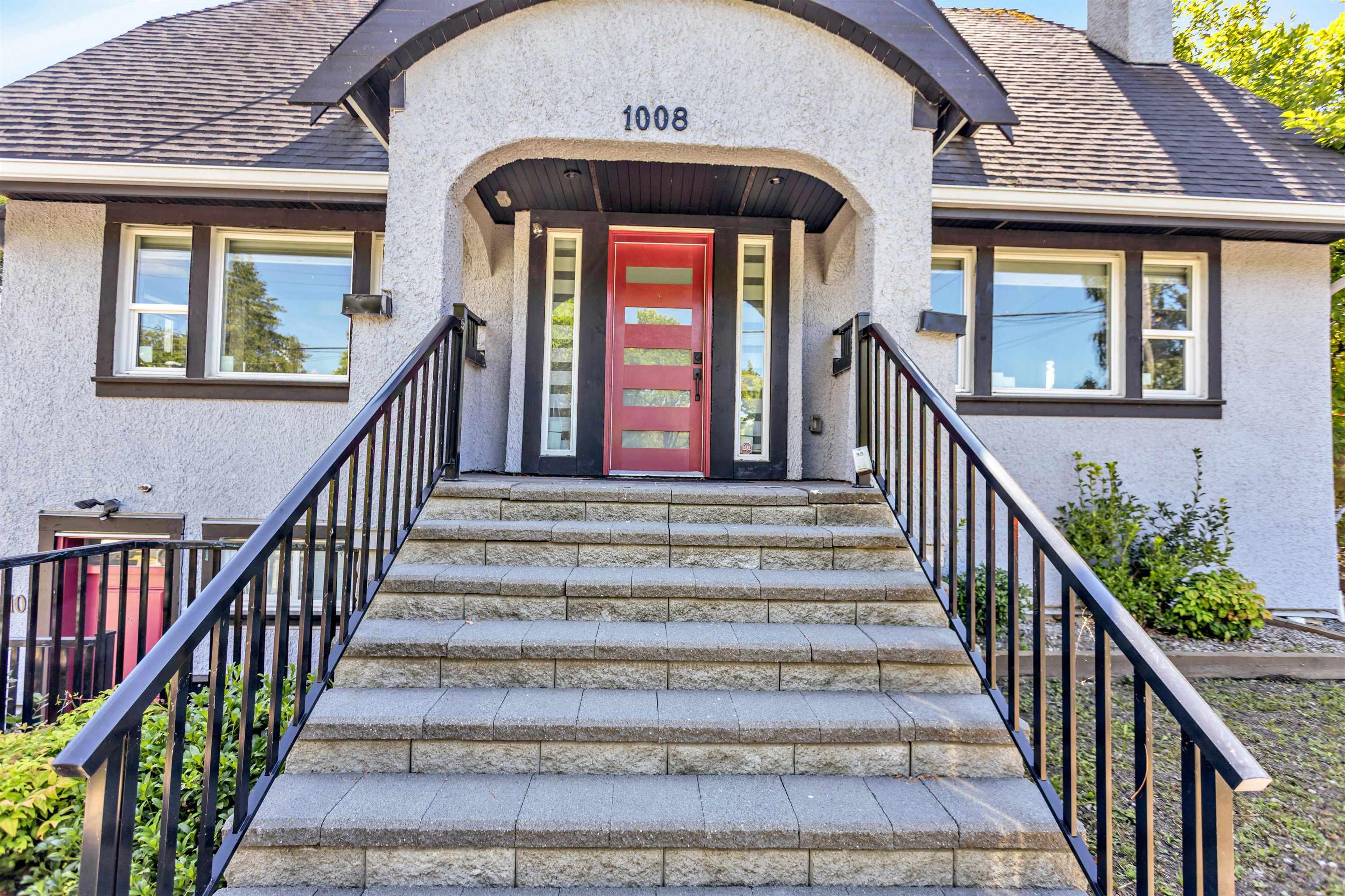 E 24th Avenue, Vancouver - Exteriors - Photo 1