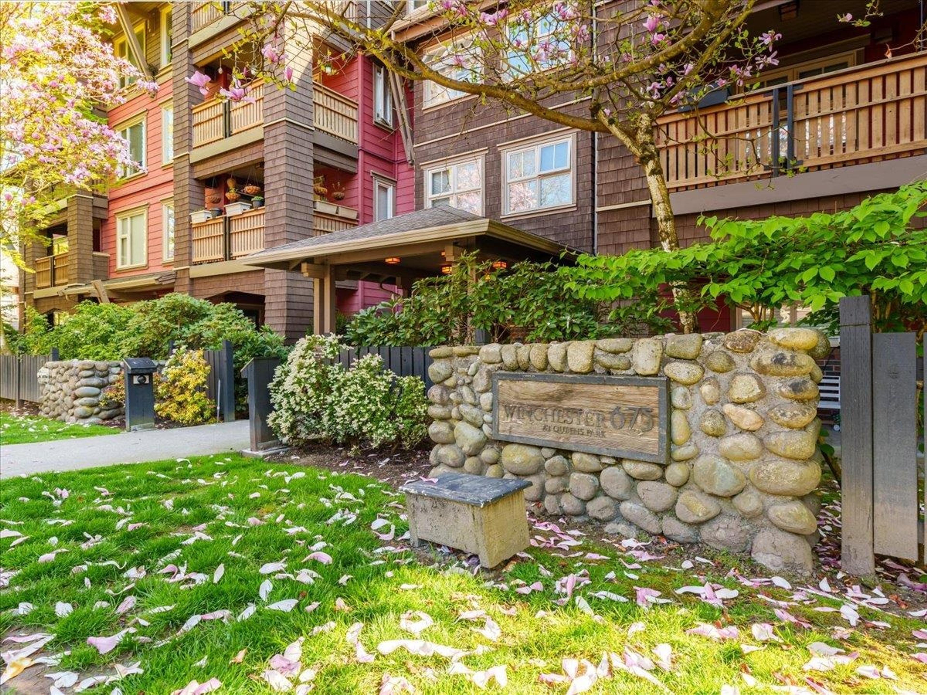 675 Park Crescent, New Westminster - Exteriors - Photo 1