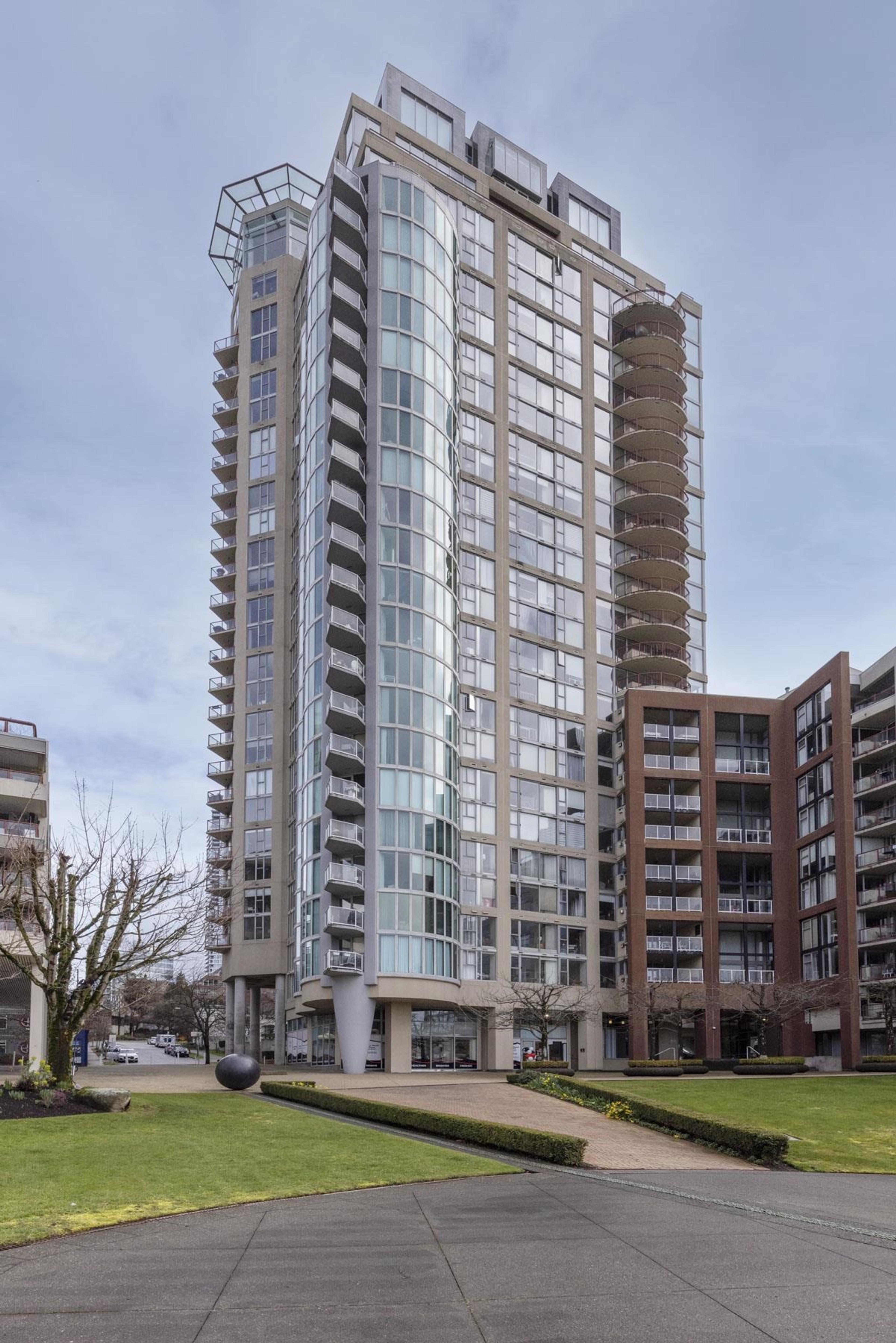 1000 Beach Avenue, Vancouver - Exteriors - Full Complex View - Photo 1