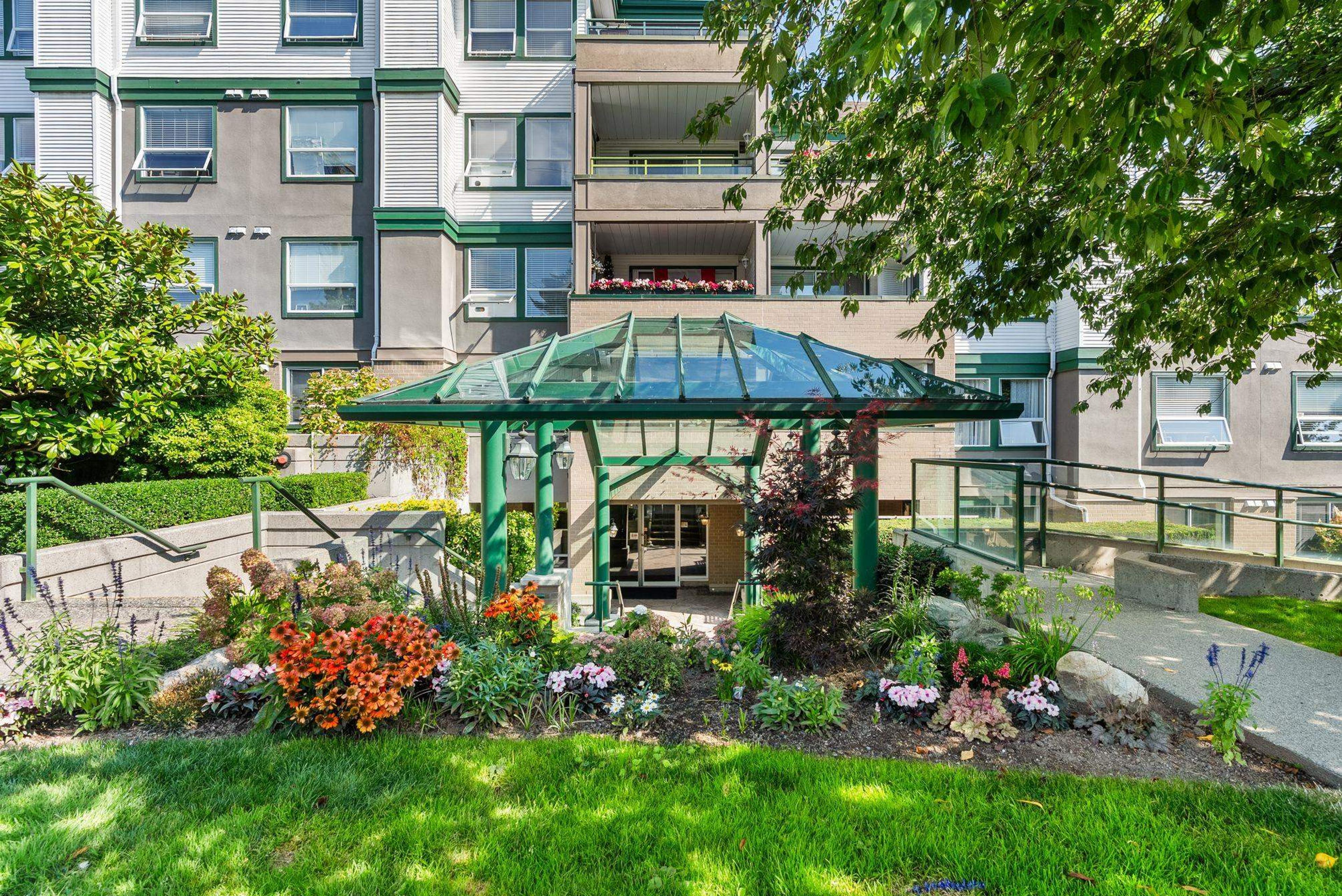 1576 Merklin Street, White Rock - Exteriors - Photo 3