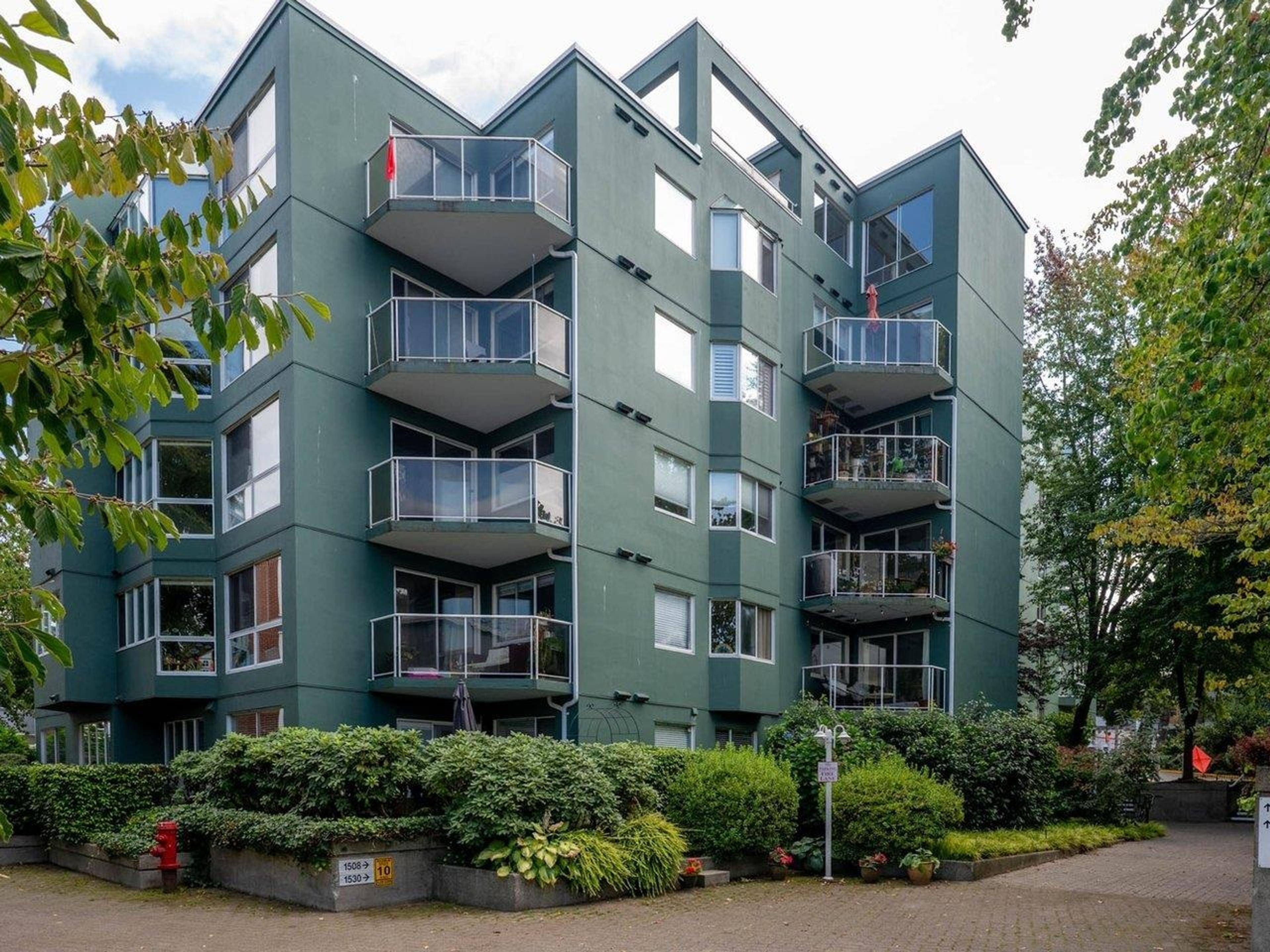 1510 W 1st Avenue, Vancouver - Exteriors - Photo 1