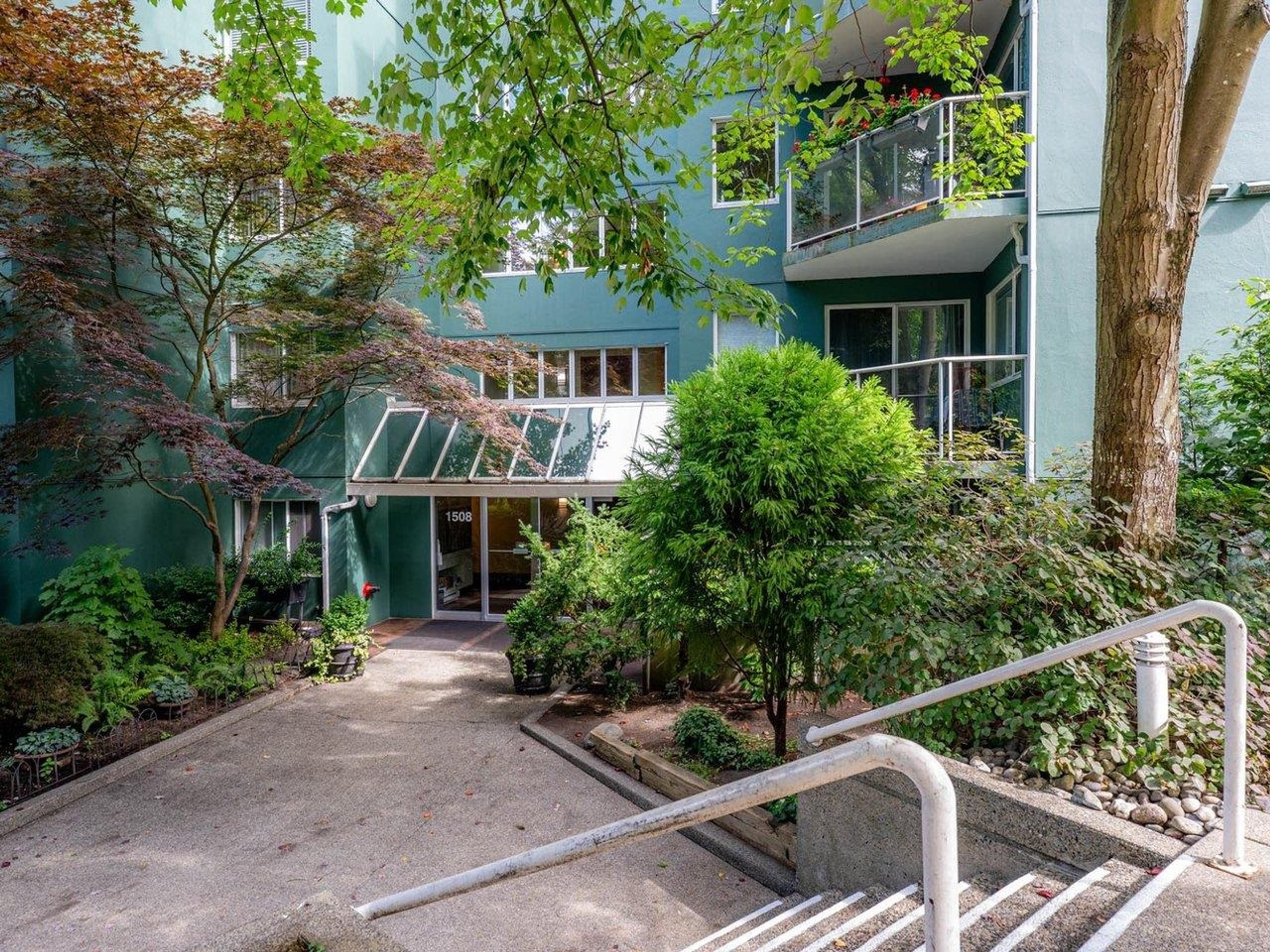 1510 W 1st Avenue, Vancouver - Exteriors - Photo 2