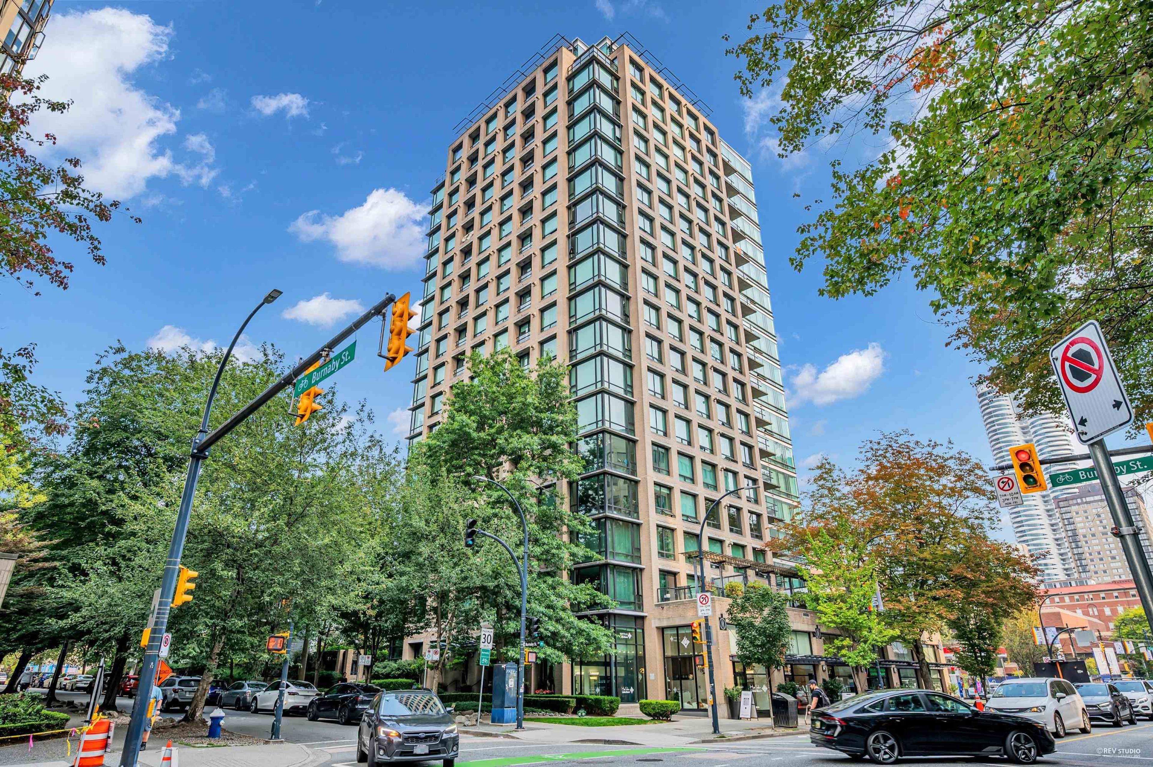 1003 Burnaby Street, Vancouver - Exteriors - Photo 2