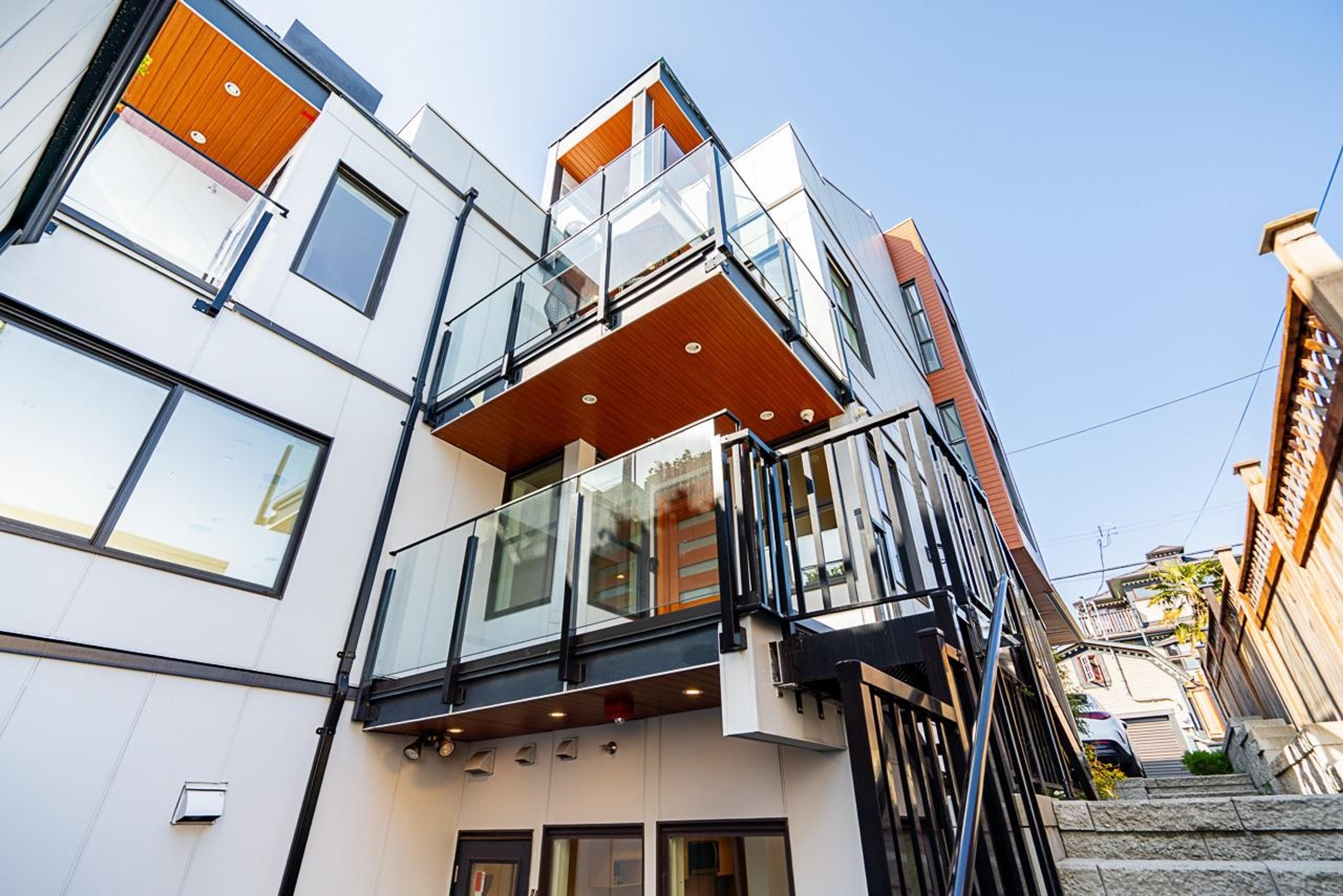 434 E 1st Street, North Vancouver - Exteriors - Photo 2