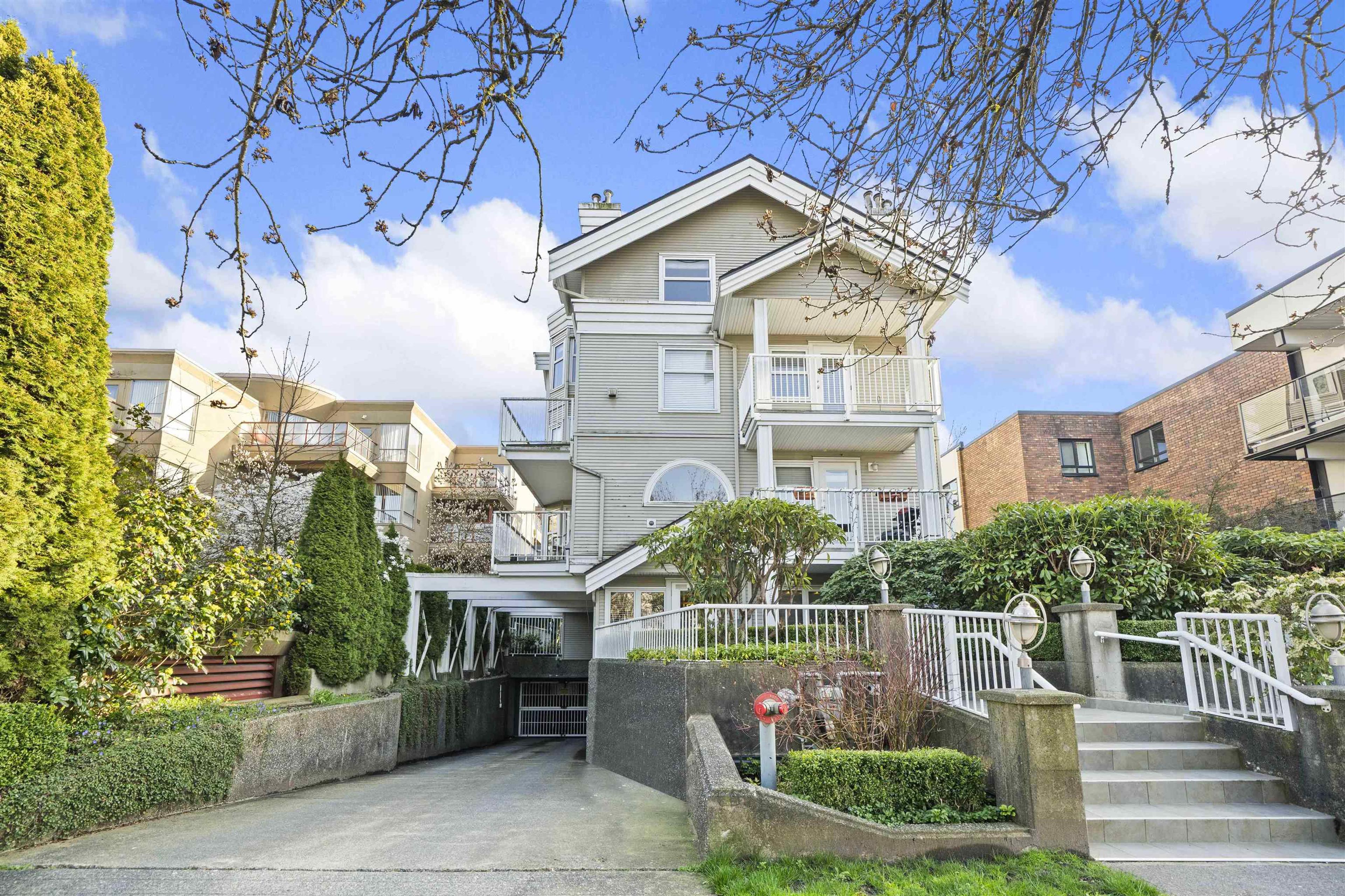 1868 W 8th Avenue, Vancouver - Exteriors - Photo 2