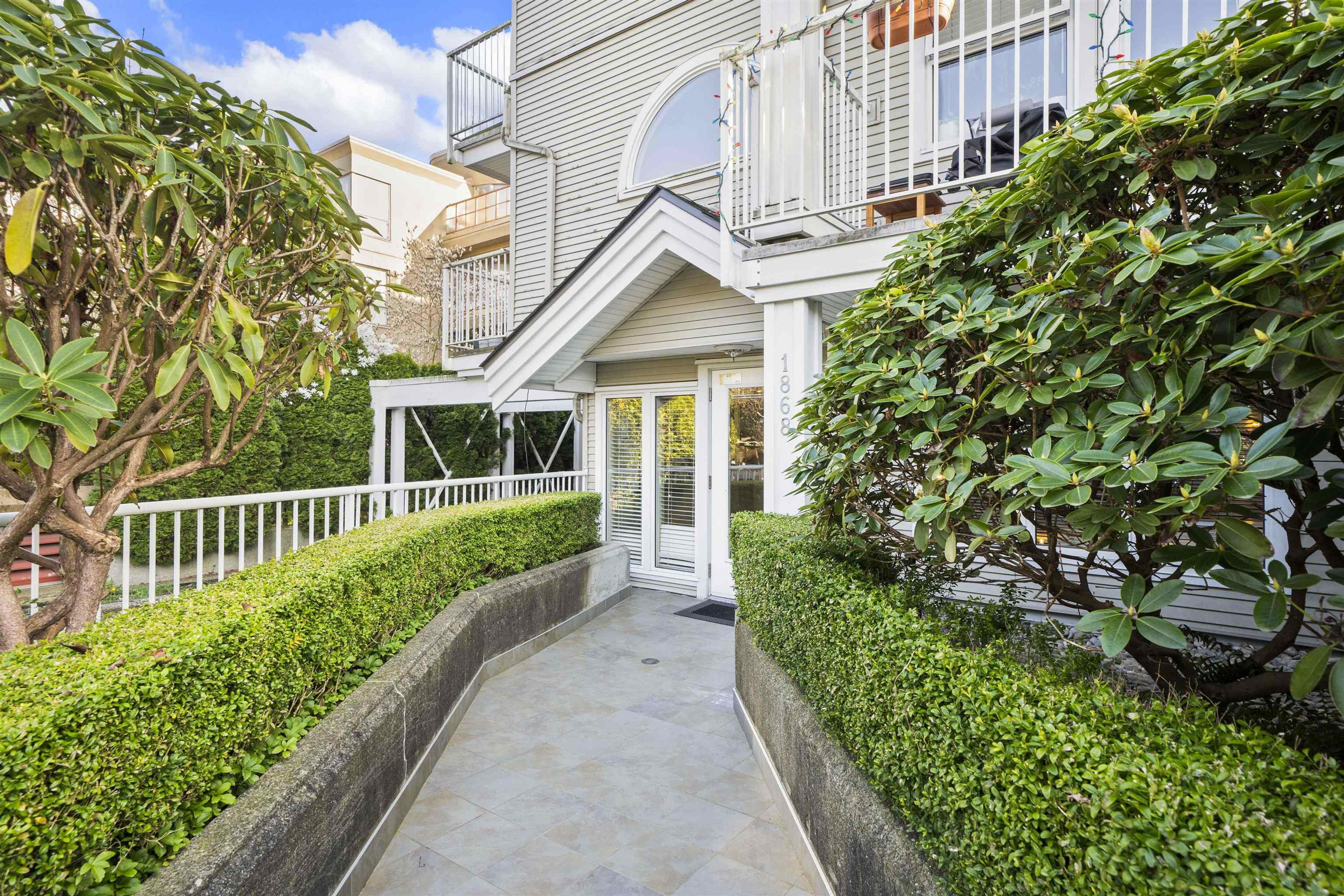 1868 W 8th Avenue, Vancouver - Exteriors - Photo 3