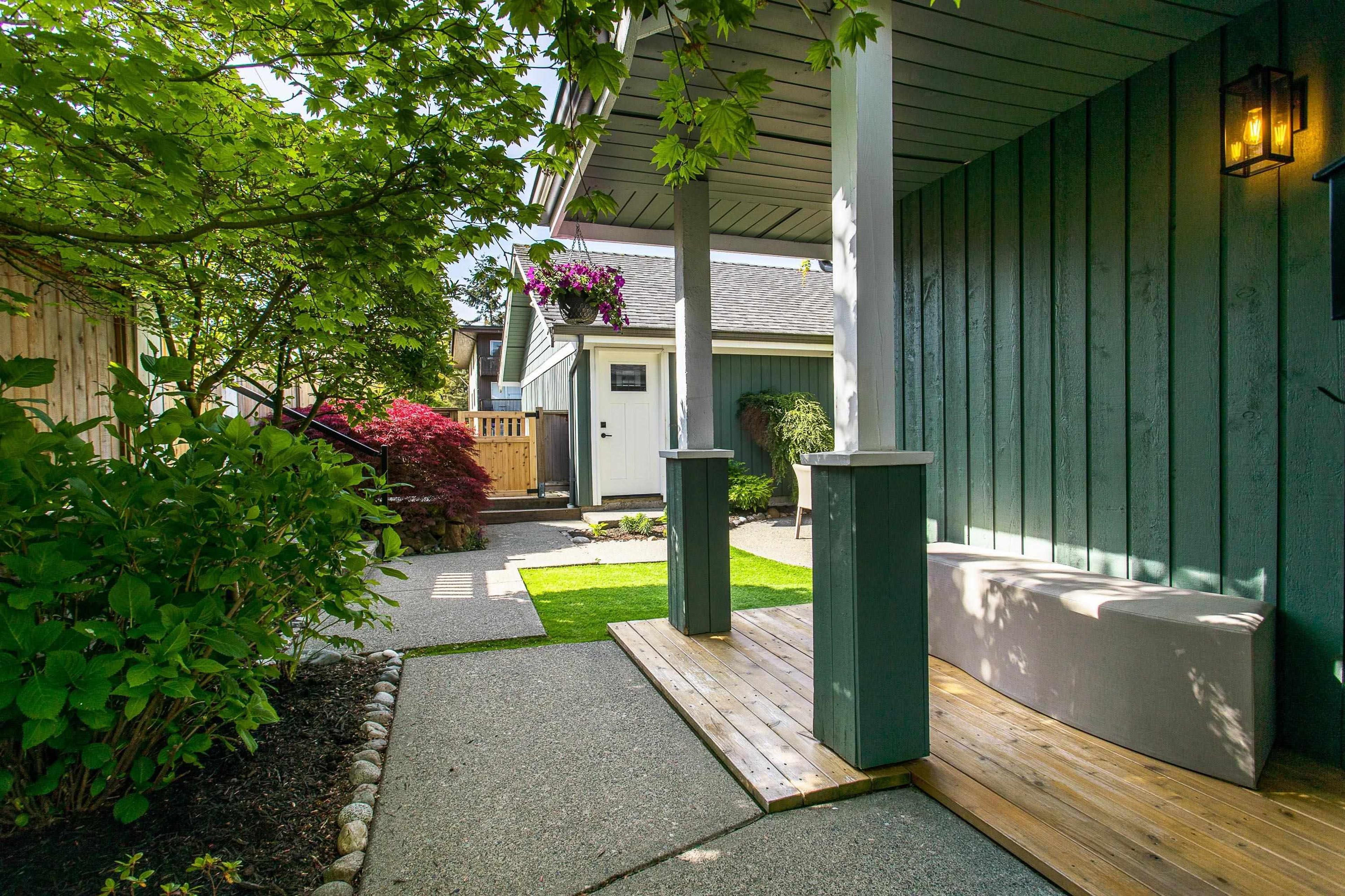 1645 St. Andrews Avenue, North Vancouver - Exteriors - Photo 2
